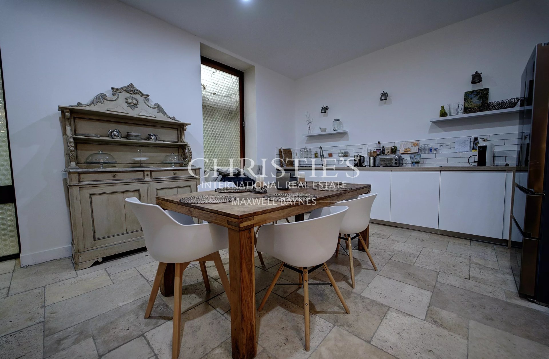 10 Bedroom Villa/Townhouse's Image 22
