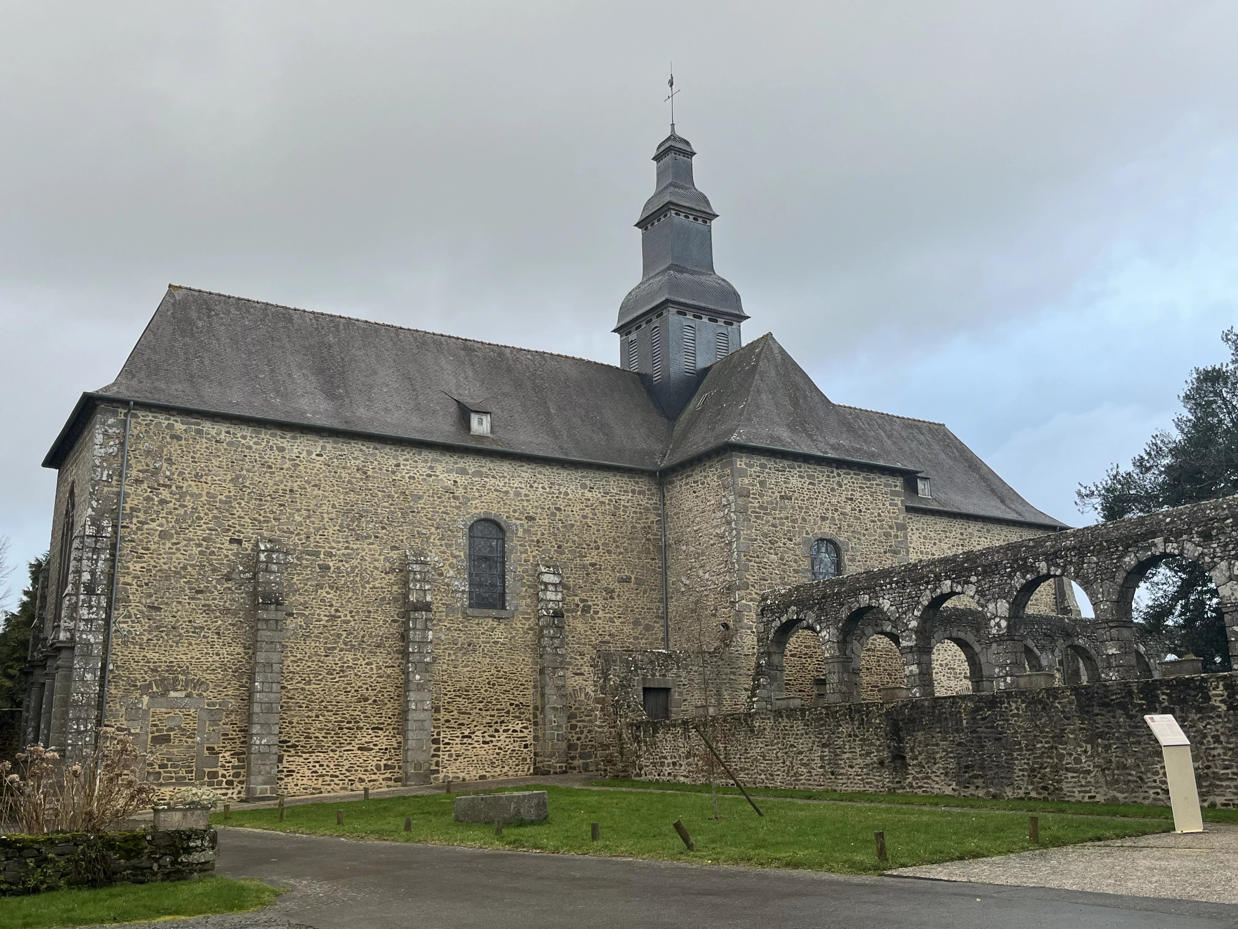 LE TRONCHET
