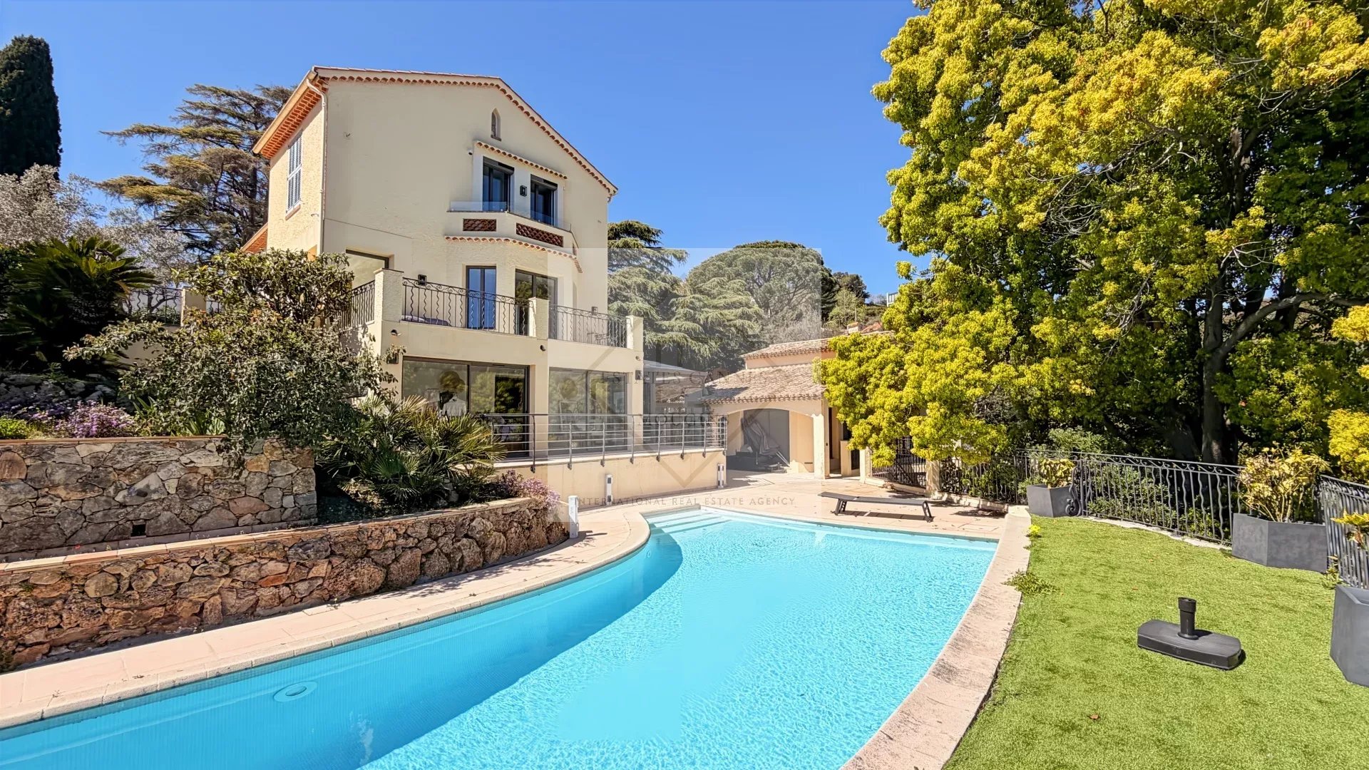 Location à l’année — Villa d’exception à Cannes — photo 13