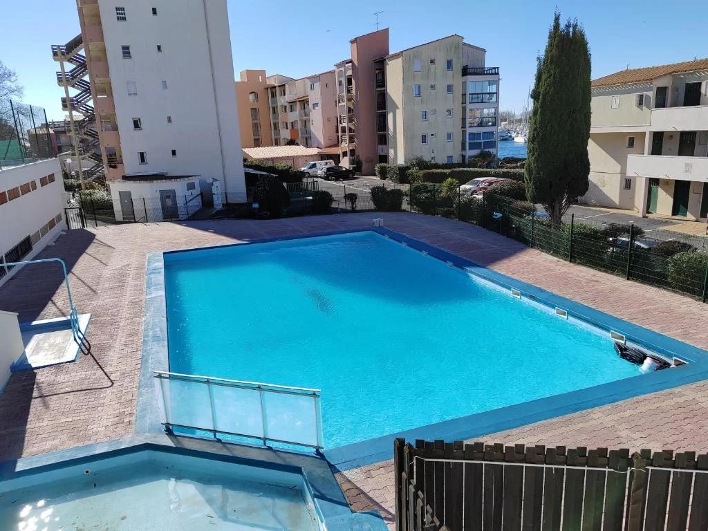 appartement T2 piscine, tennis, place parking, proche plage