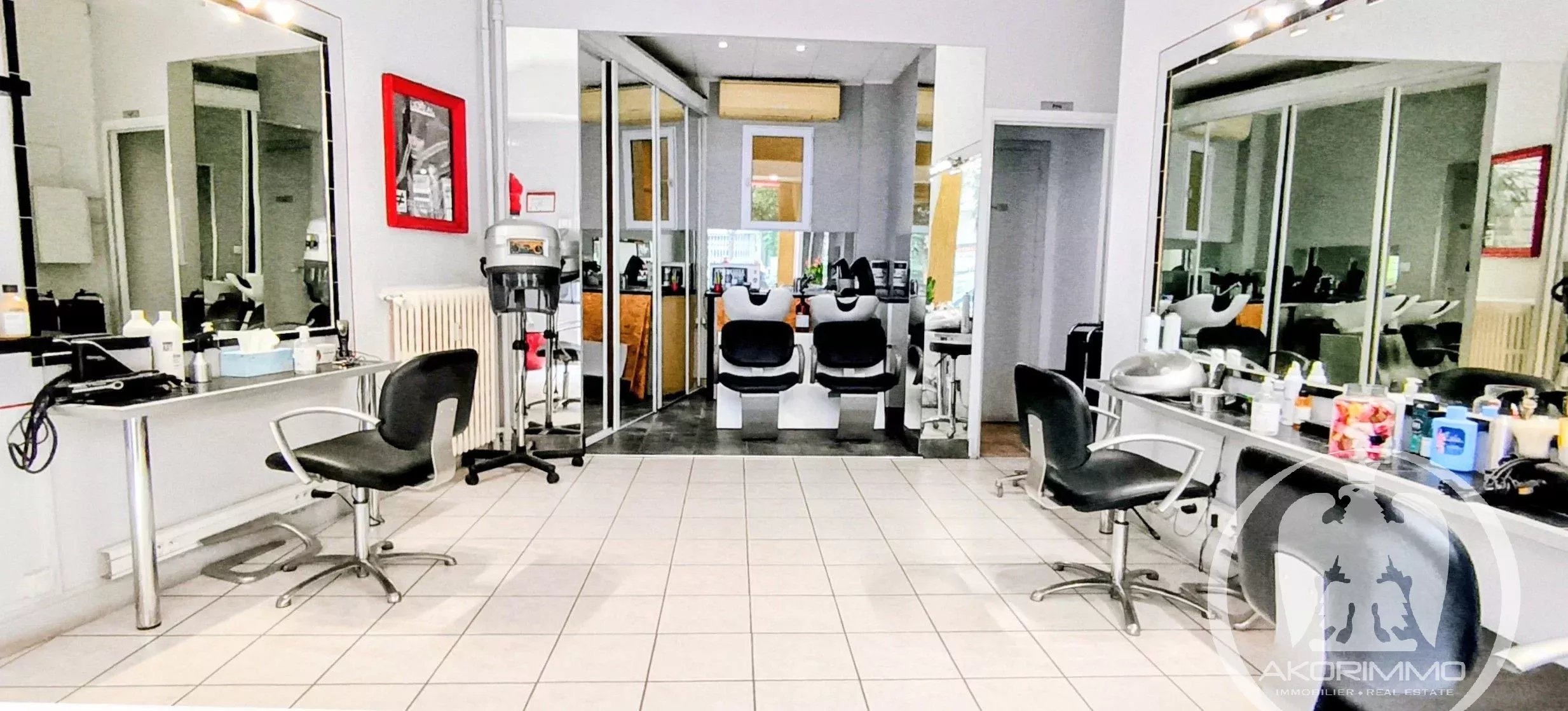 <span class='fw-semibold text-nowrap'>Comercio/Oficina</span>  - <span class='text-nowrap'>30.0 m²</span> - <span class='text-nowrap'> <span class='fw-semibold'>44.800 €</span>&lt