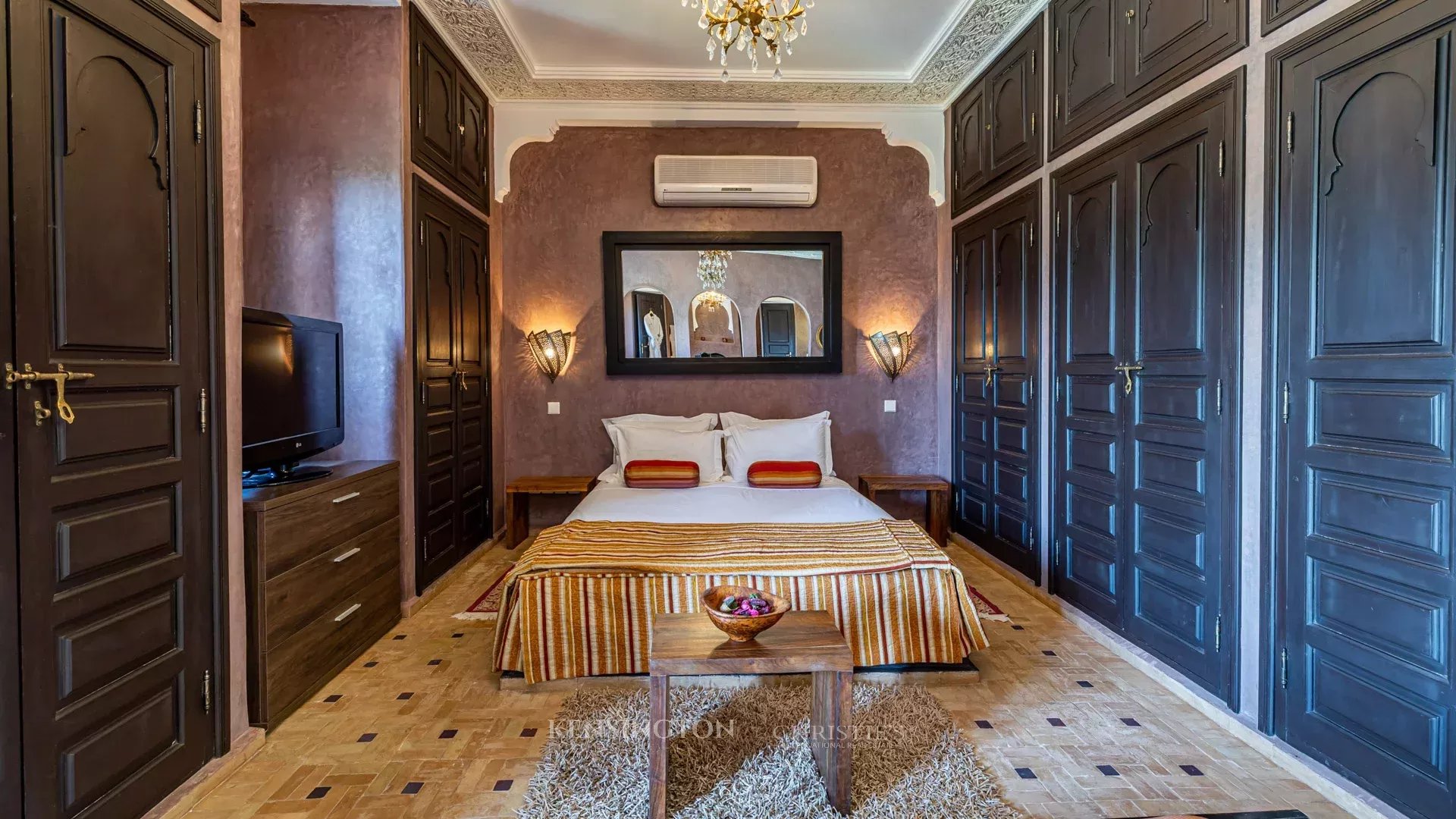 9 Bedroom Villa/Townhouse's Image 75