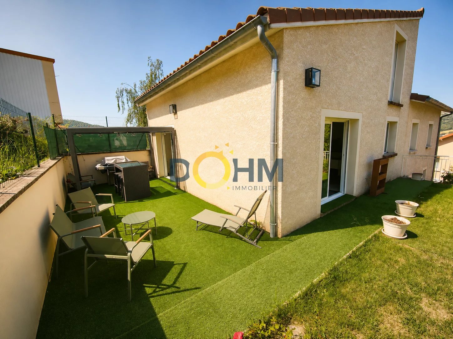 MAISON COMPTEMPORAINE DE 134M2 HABITALBLES, GARAGE DOUBLE ET