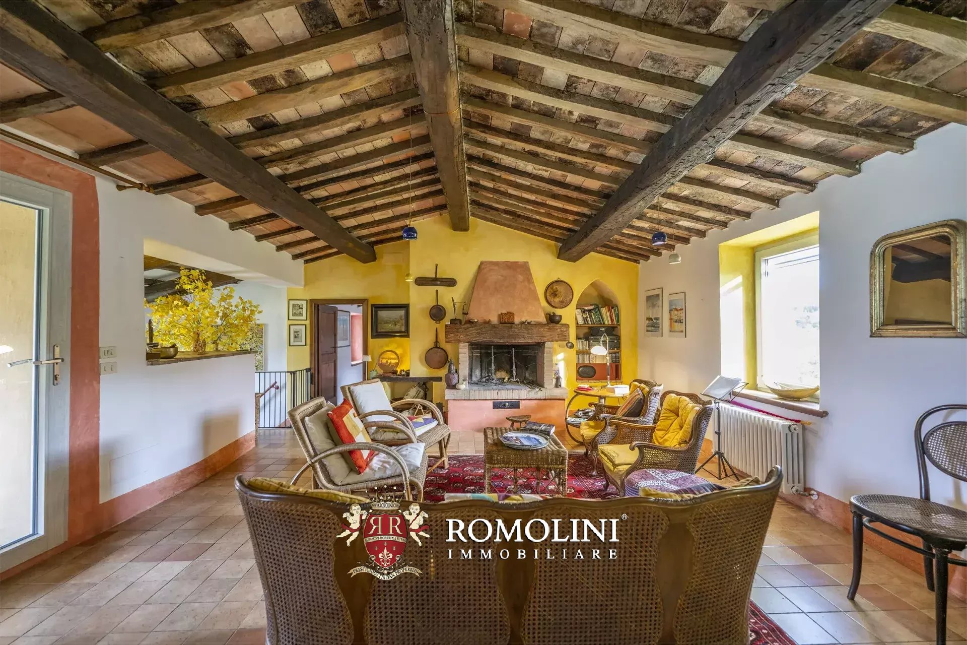 RUSTIC FARMHOUSE WITH POOL FOR SALE IN MOUNT AMIATA, MAREMMA