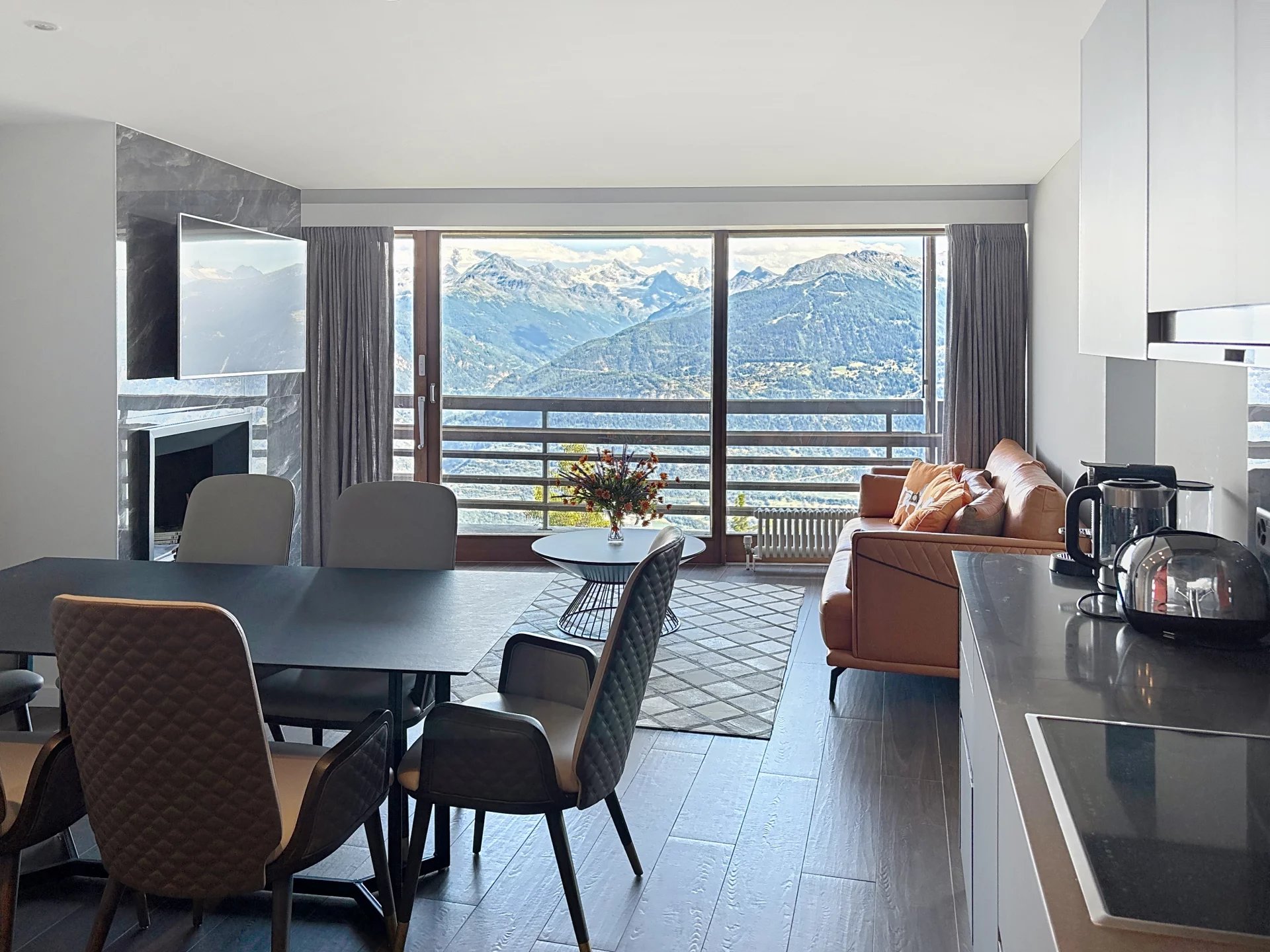 Deux magnifiques appartements de standing reliés avec une avec une vue panoramique sur les Alpes