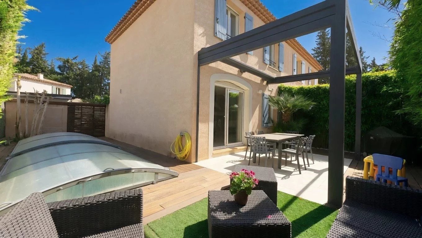 À acheter sur Saint-Cannat: Villa de 97m² 3 chambres et un bureau sur terrain de 260m² avec piscine.