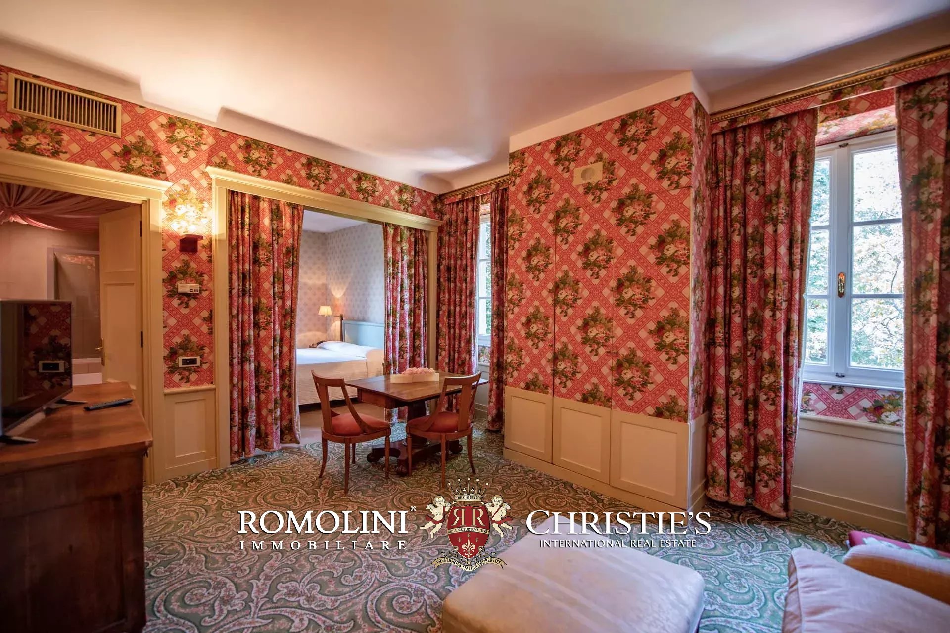 10 Bedroom Villa/Townhouse's Image 28