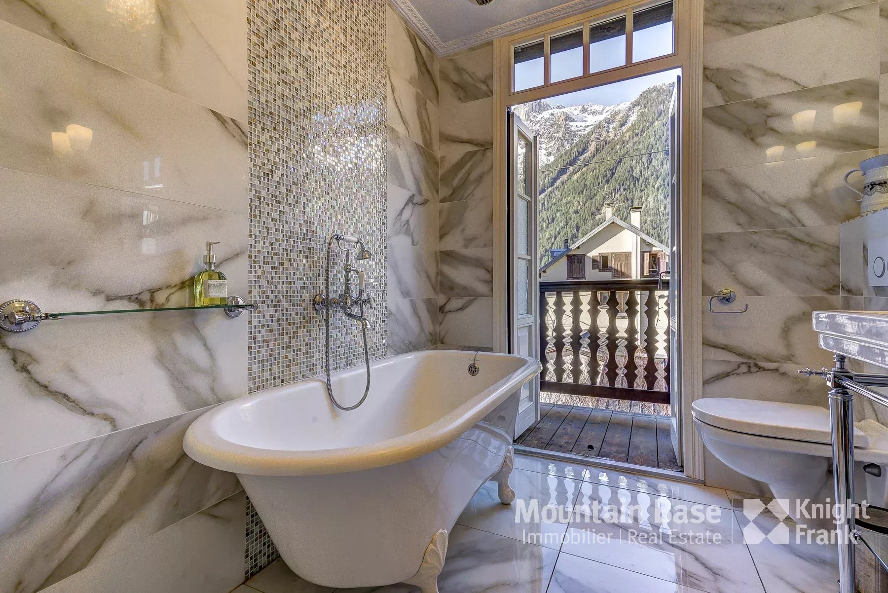Photo of A beautifully renovated, 6-bedroom house in central Chamonix