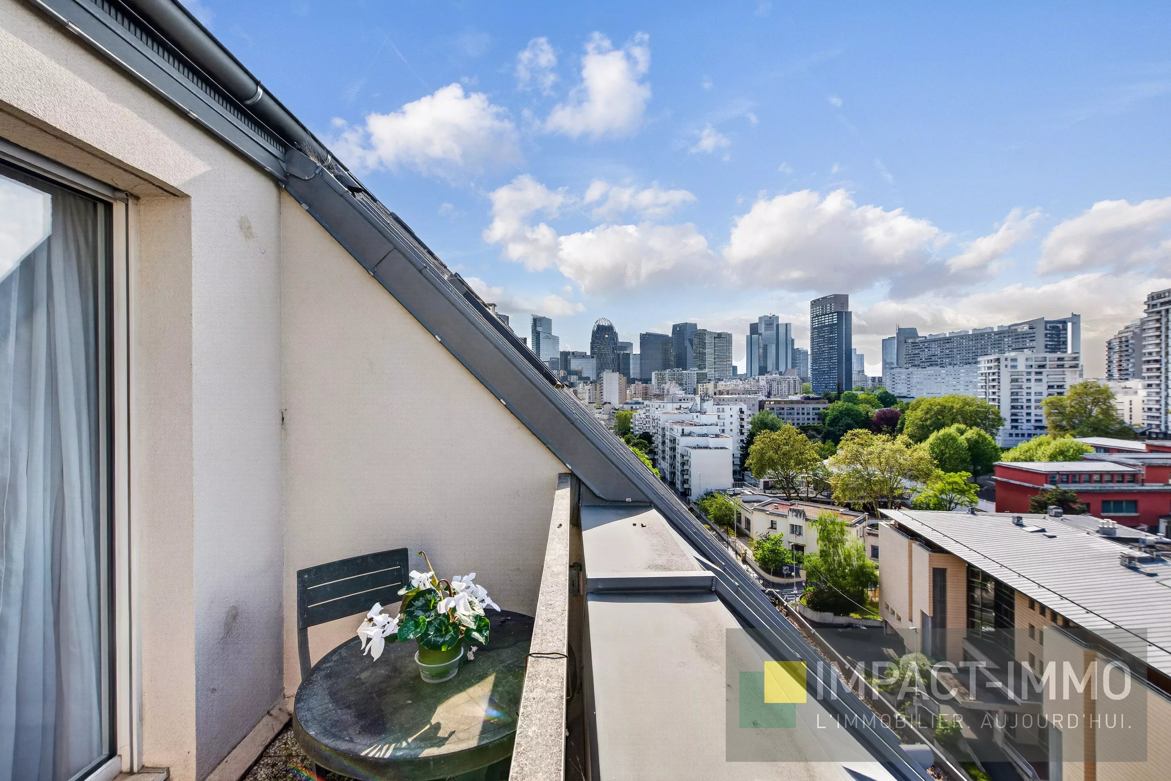 3 Pièces à vendre - Étage élevé avec balcon Courbevoie