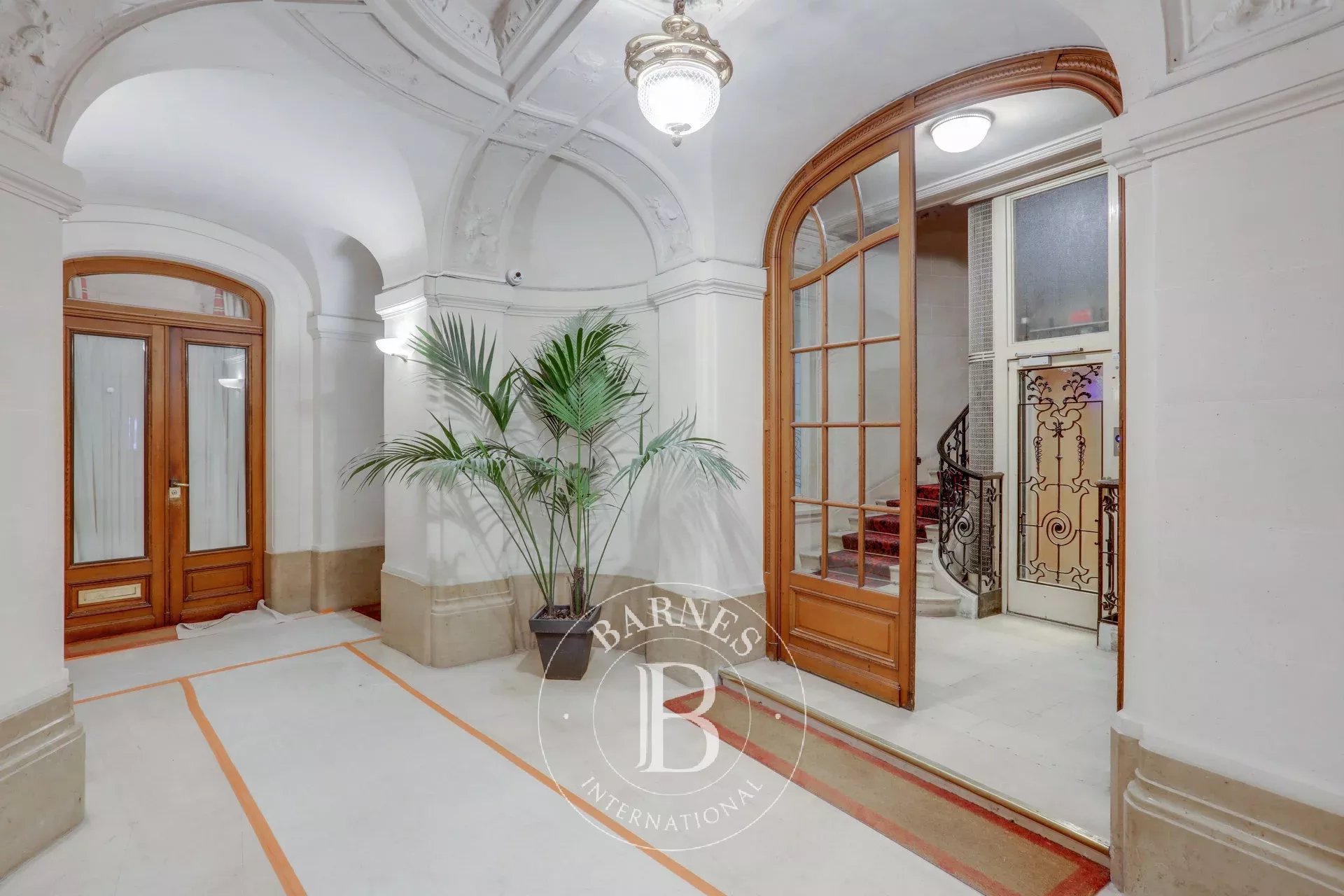 Sole agent - apartment - Paris 6 - Saint-Placide - spacious