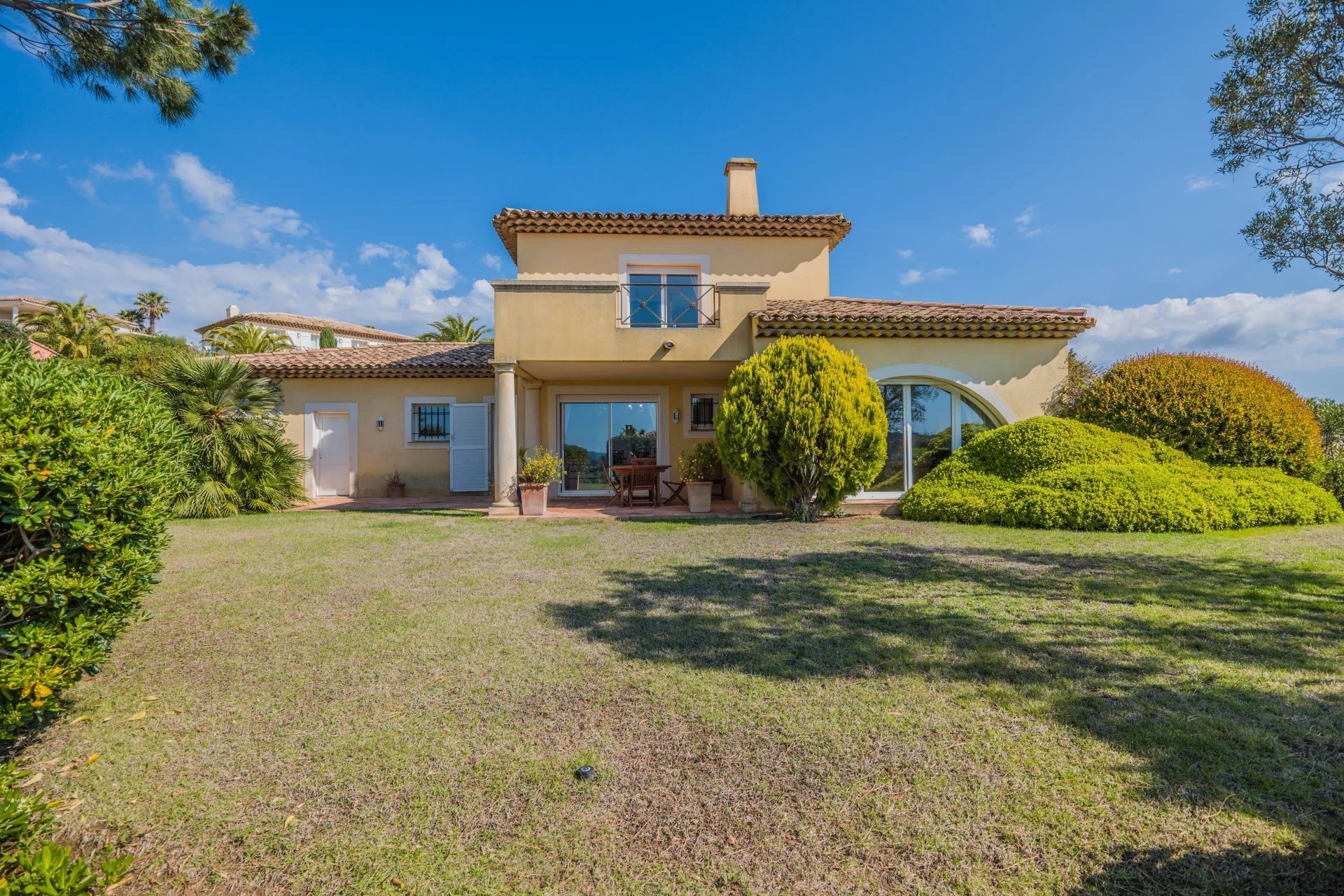 SAINTE MAXIME : Villa de charme dans un domaine privée