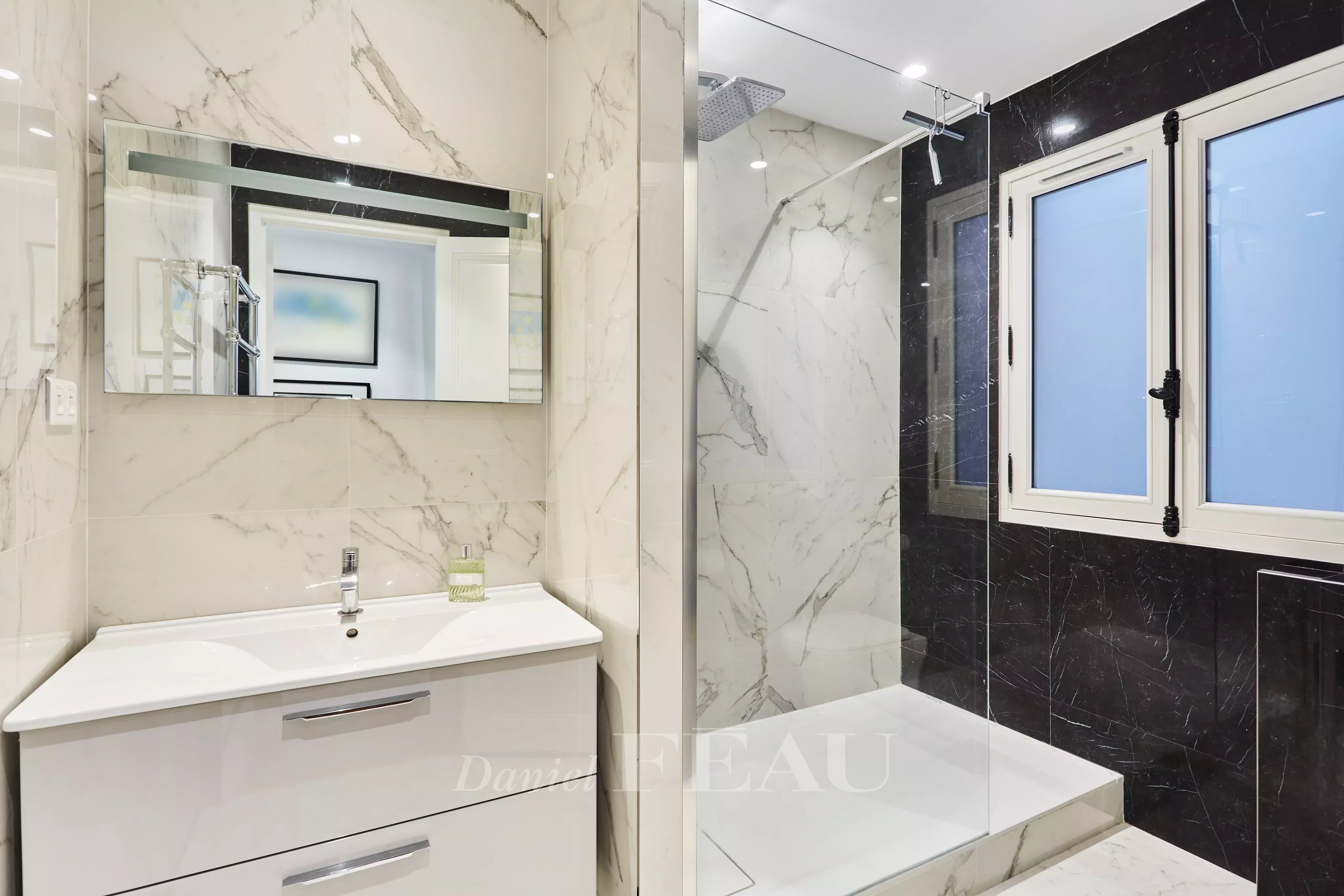 Sale Apartment Paris 16th