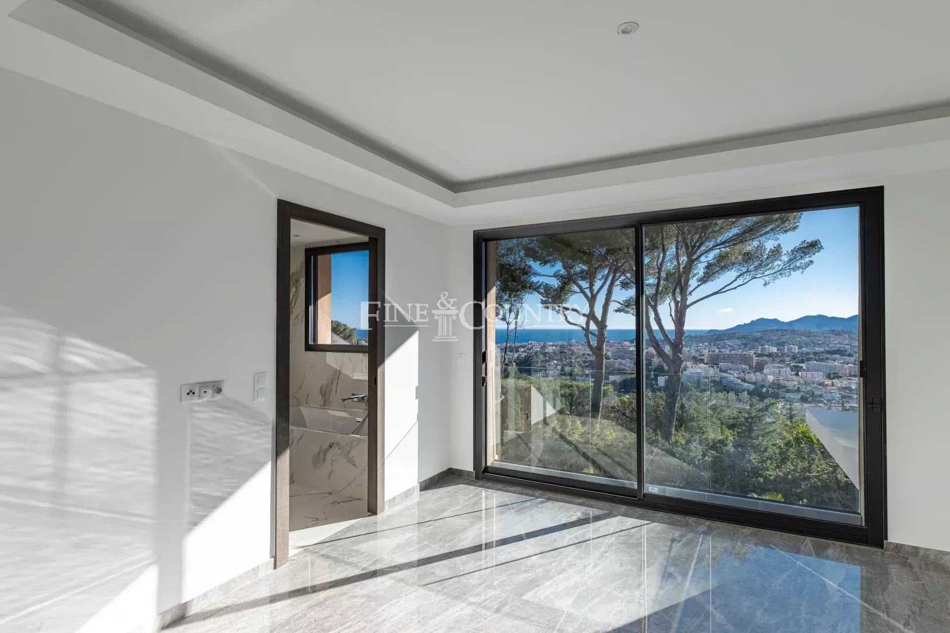 Photo of Villa for sale in Mougins with panoramic sea view