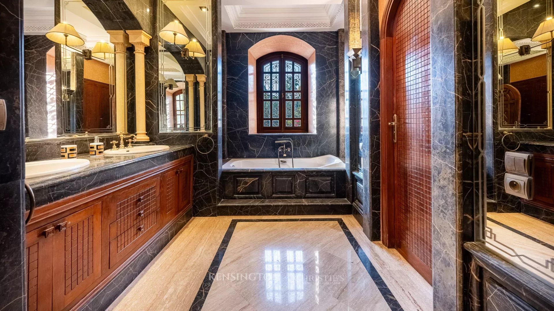 6 Bedroom Villa/Townhouse's Image 46