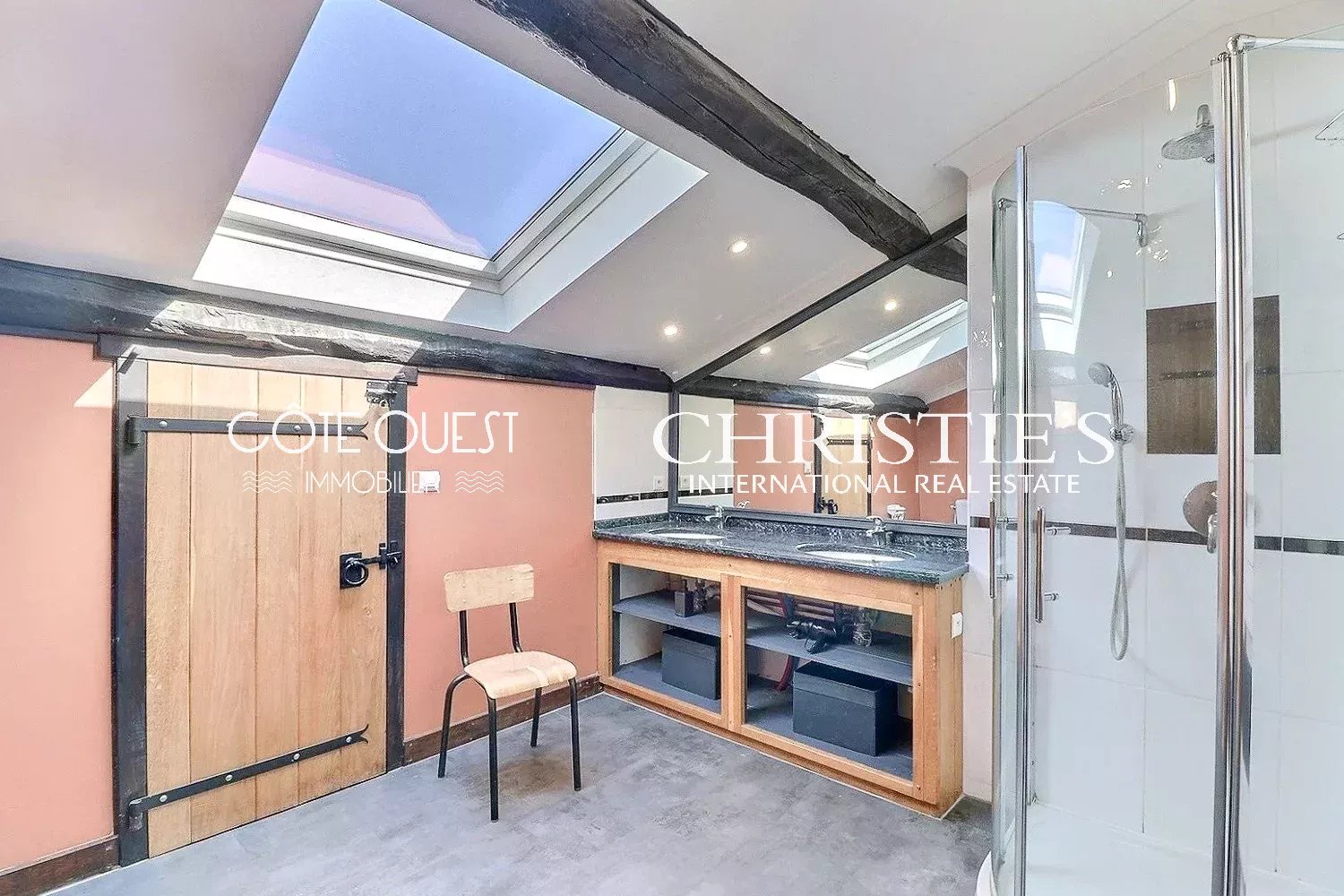 8 Bedroom Villa/Townhouse's Image 16