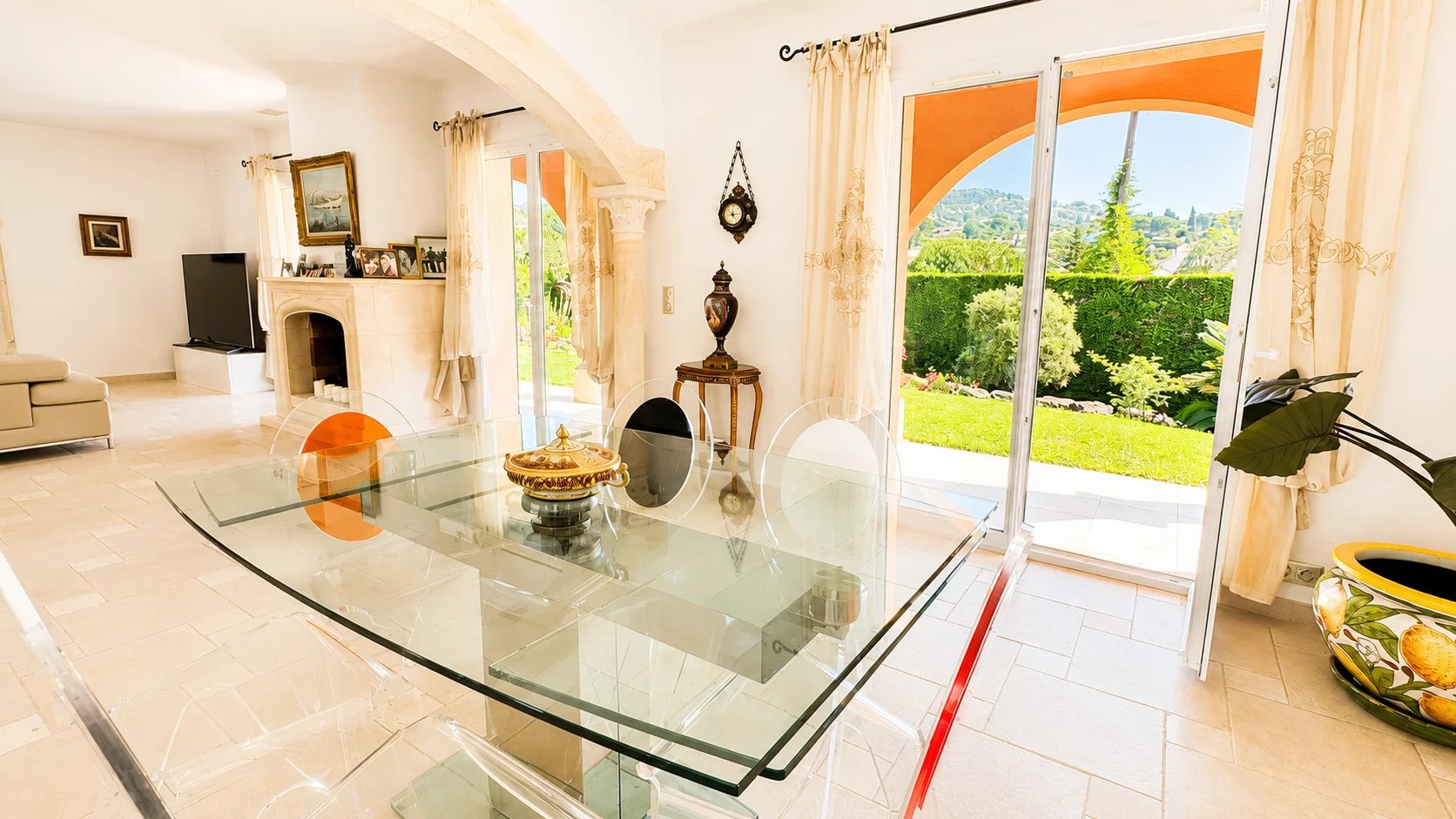 Image of Villa - 4 Bedrooms for Sale in Alpes-Maritimes-La Colle-sur-Loup-France, Image 11