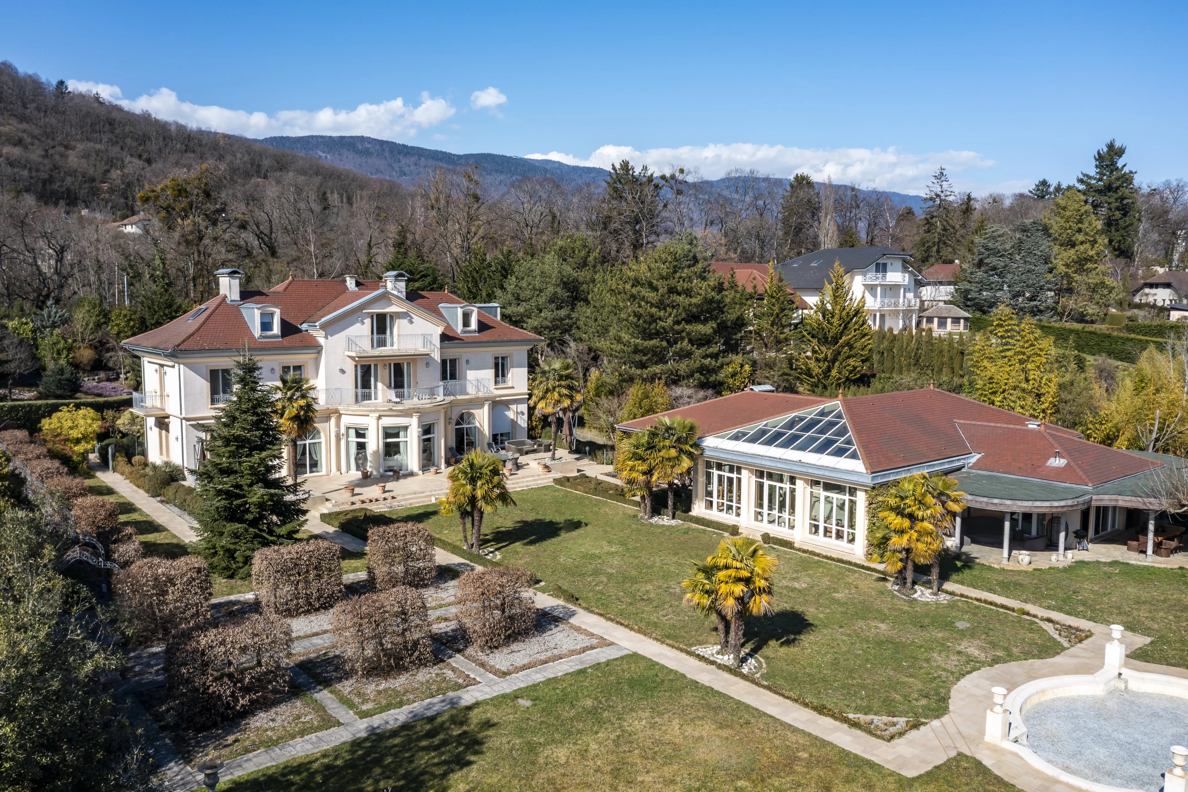 Demeure d'exception dans un parc paysagé avec vue Mont-Blanc et terrain constructible
