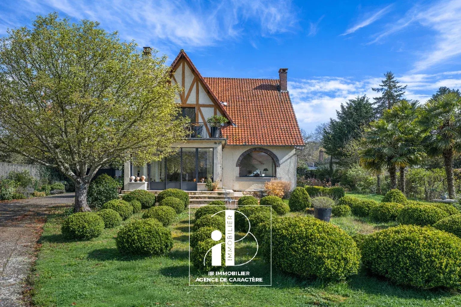 BARBIZON - MAISON DE VILLAGE DE 194 M² AVEC JARDIN