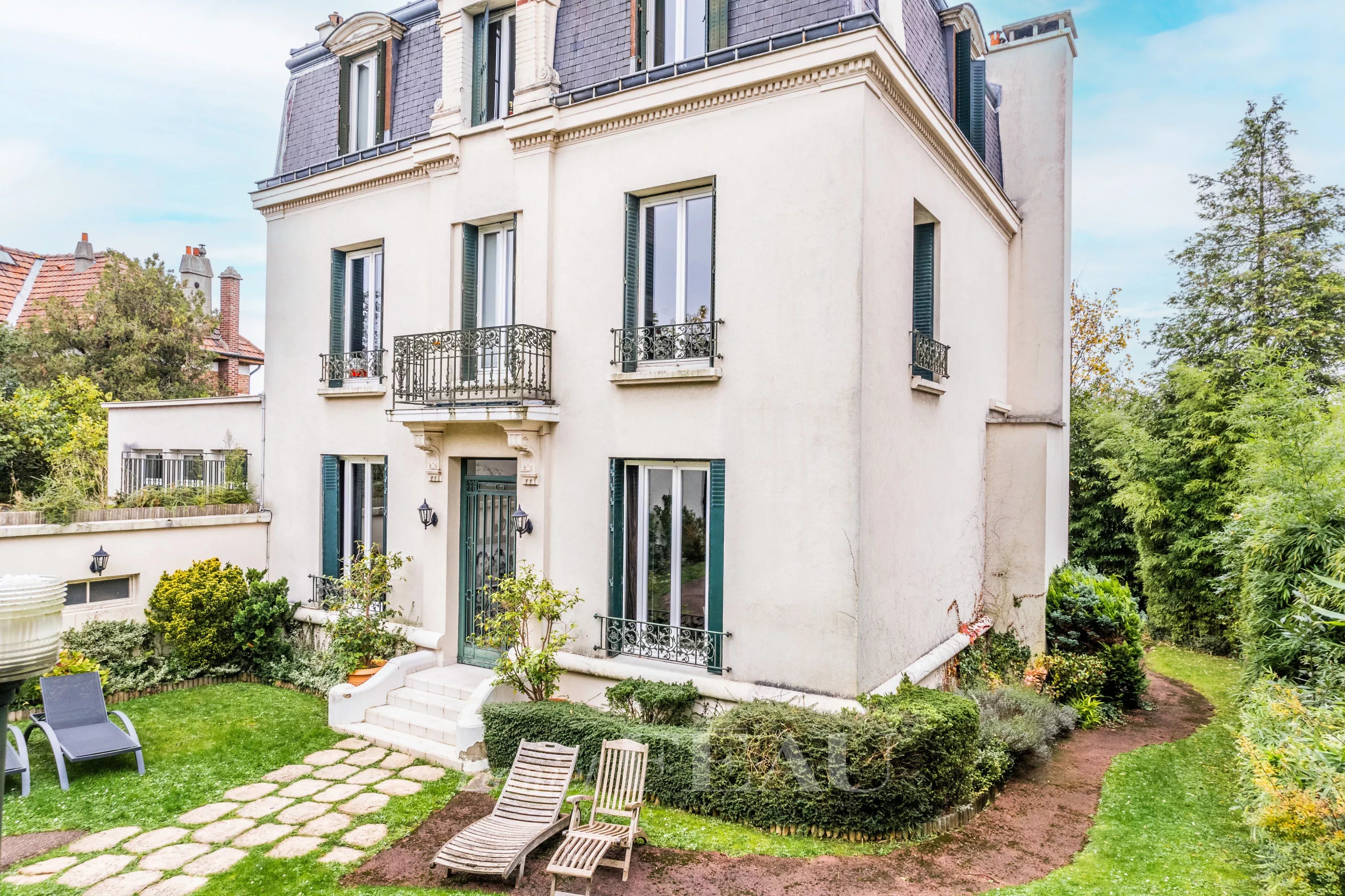 Suresnes - Vue sur Paris - Hôtel particulier.