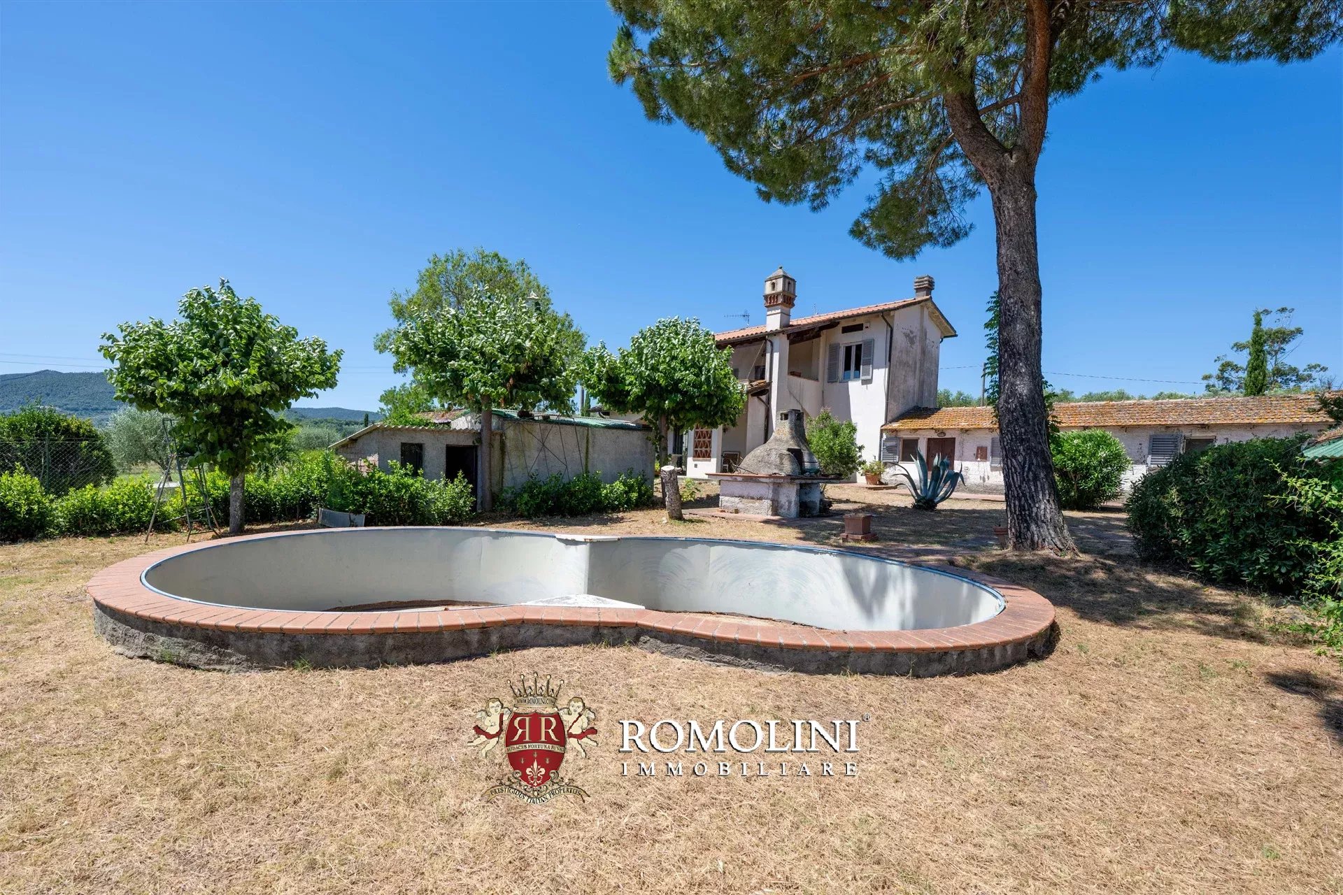 6 Bedroom Villa/Townhouse's Image 3