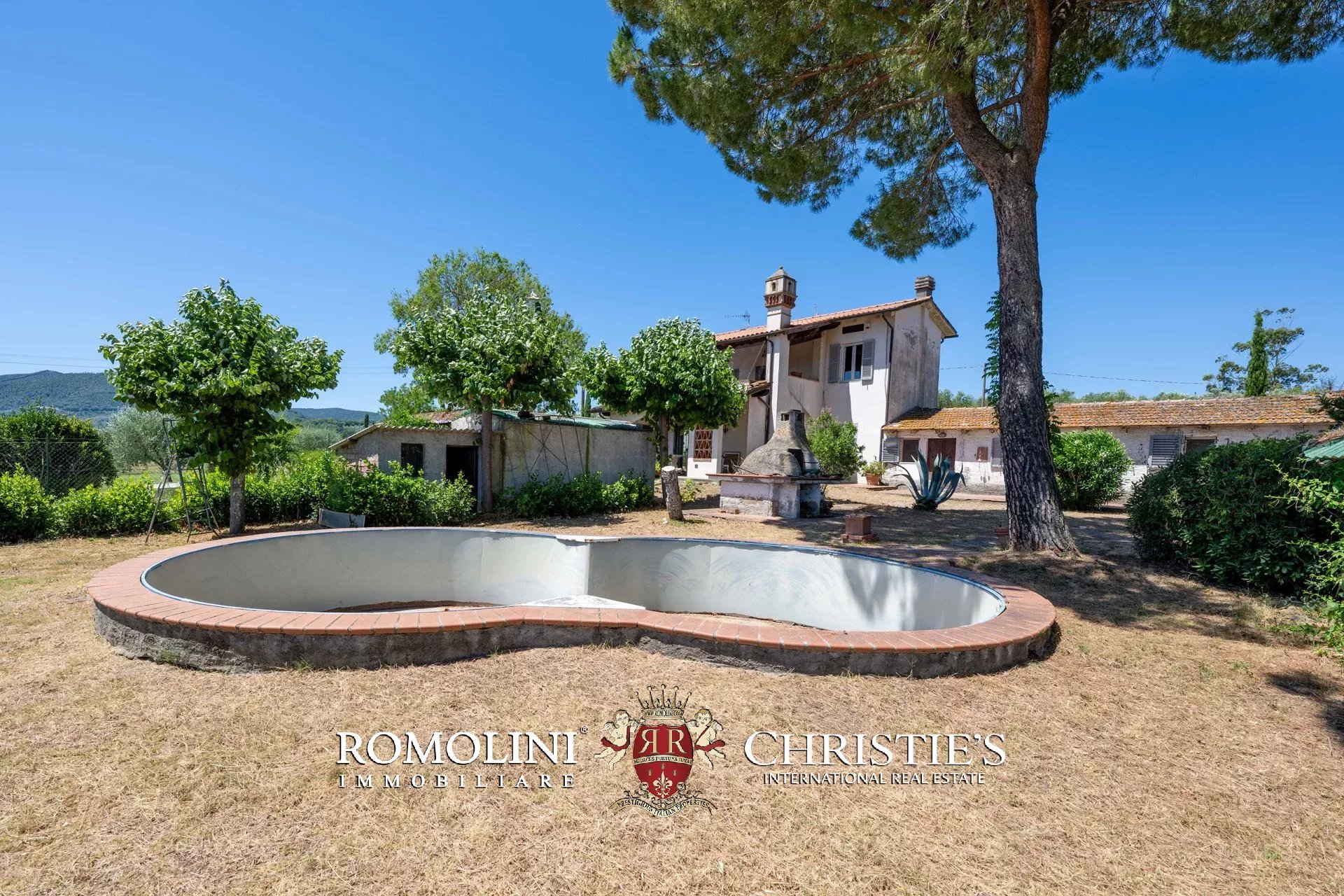 6 Bedroom Villa/Townhouse's Image 3
