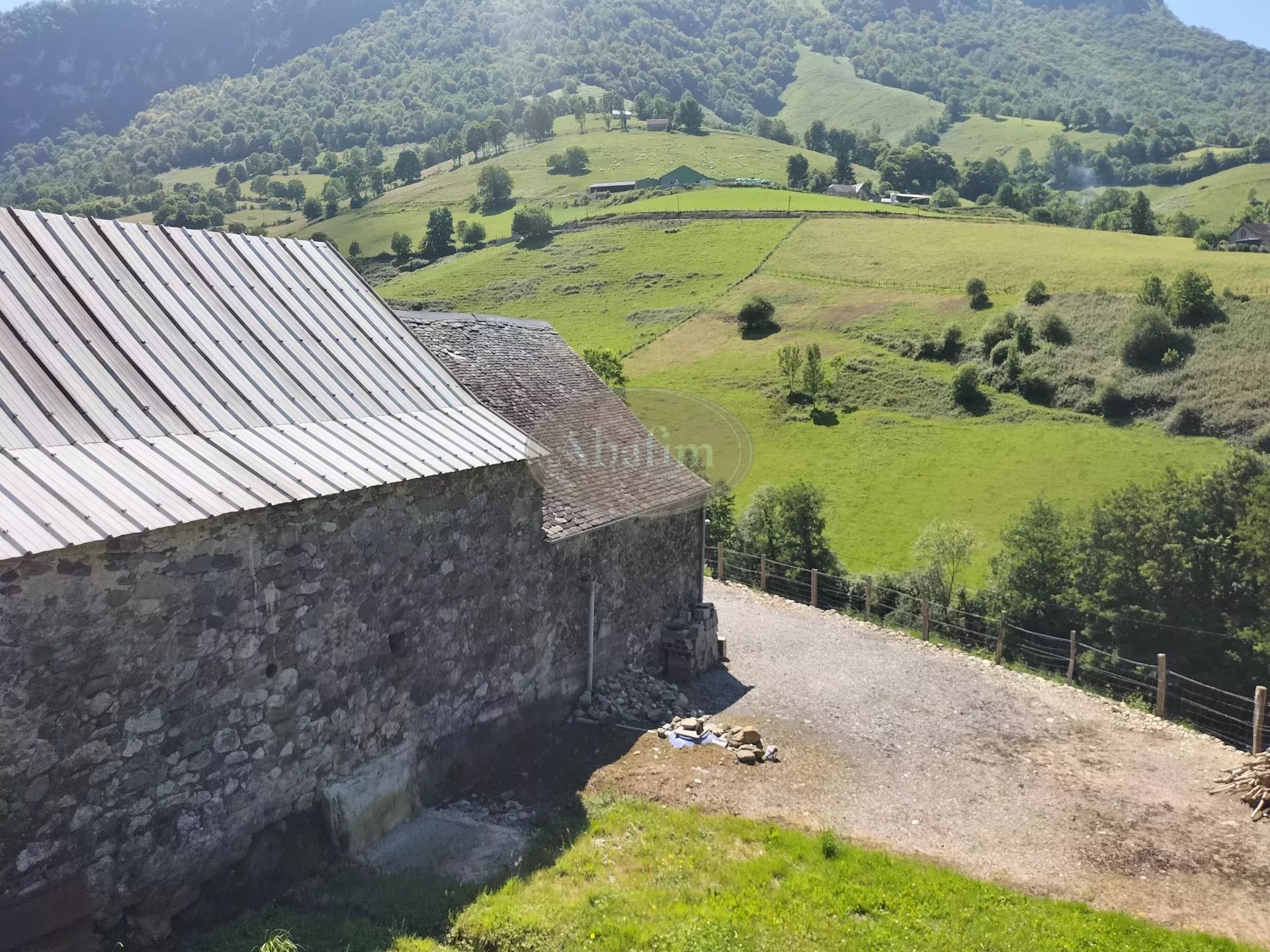 3 granges sur 2,6ha - Photo 5