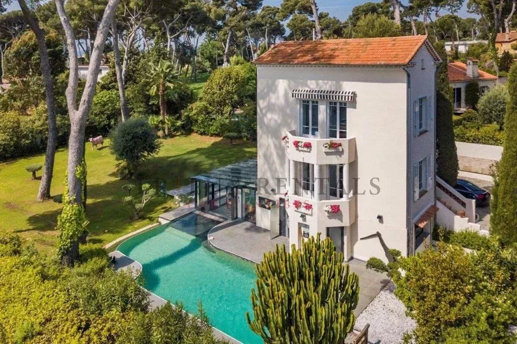 Pretty 1930s villa completely renovated with sea view