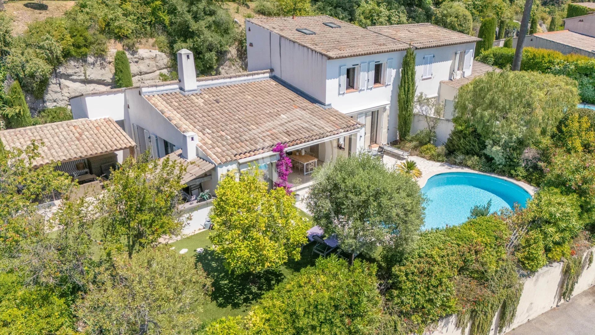 Villa - Estate in the hills above Vaugrenier
