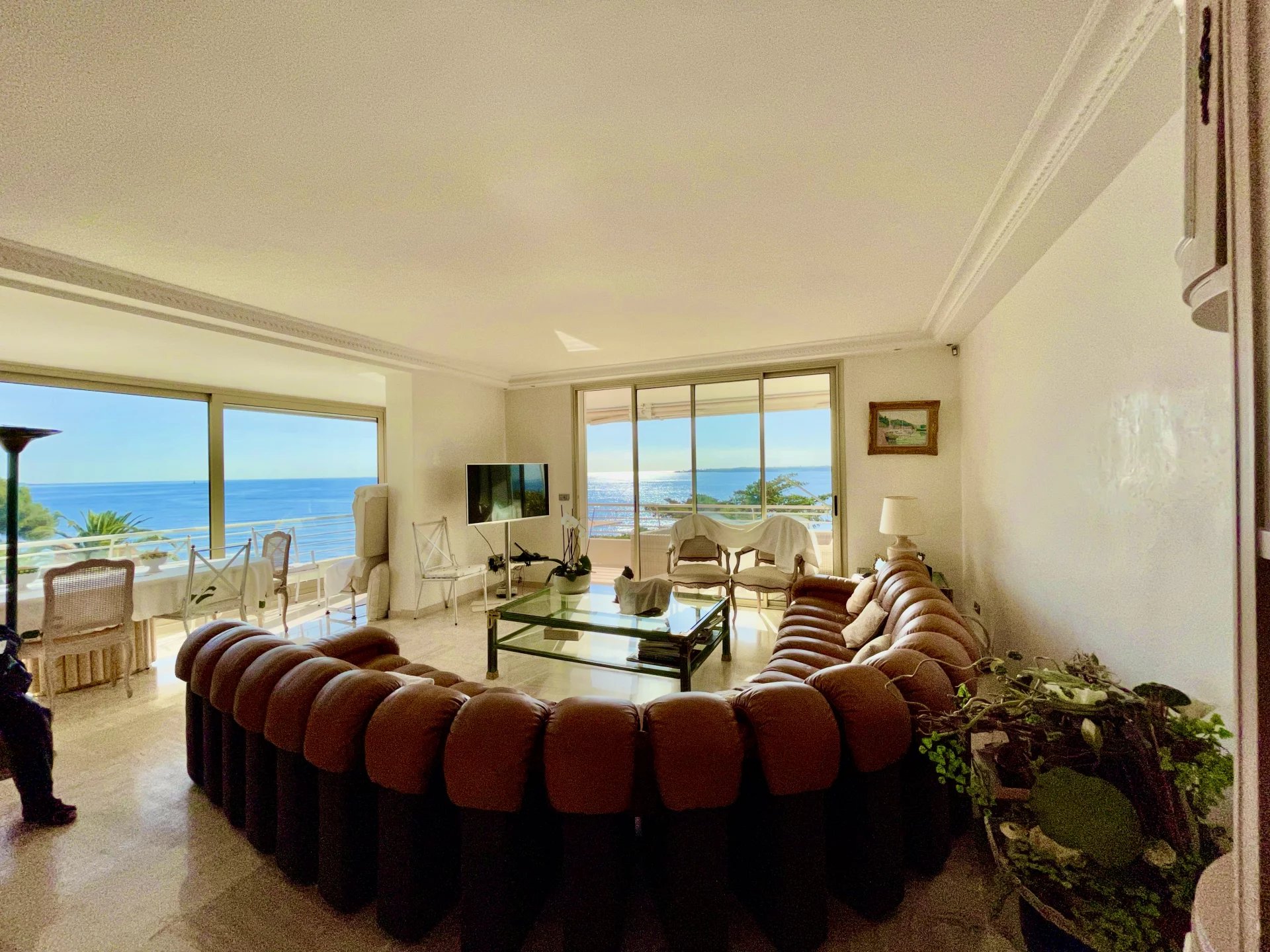 CANNES GAZAGNAIRE FRONT DE MER ETAGE ELEVE  180 M2