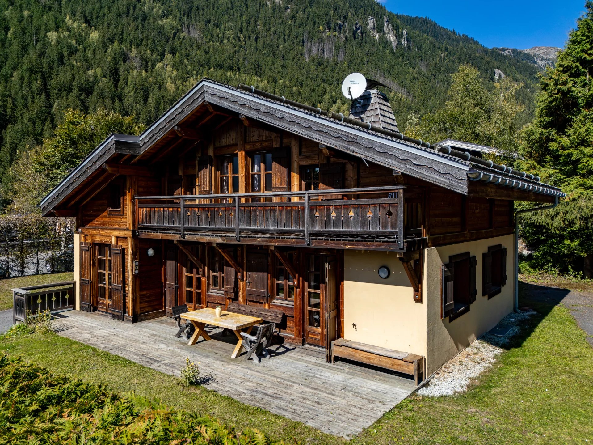 CHAMONIX - Classic alpine chalet with 6 bedrooms in Les Tines Accommodation in Chamonix