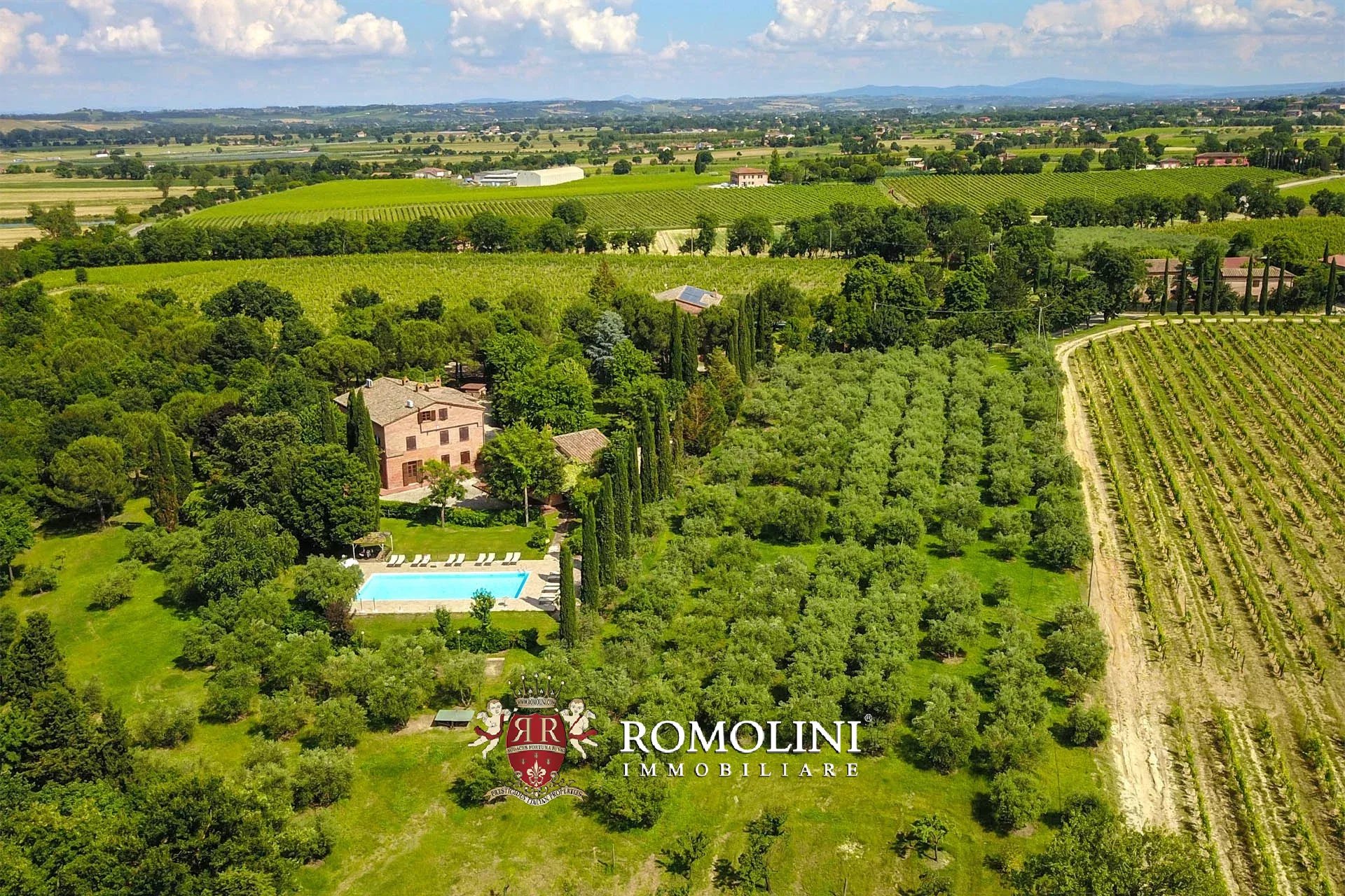 34 Bedroom Vineyard's Image 13