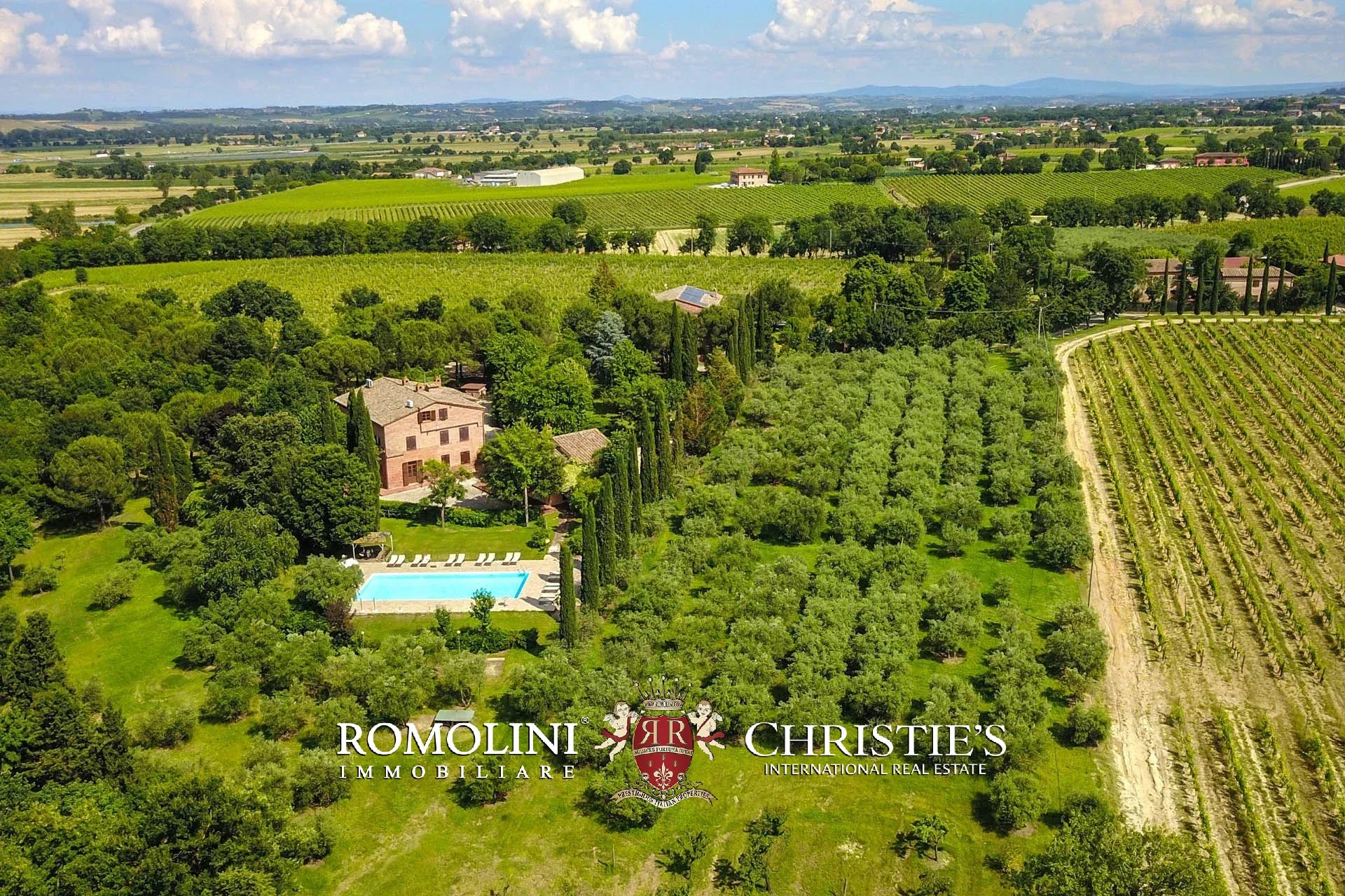 34 Bedroom Vineyard's Image 13