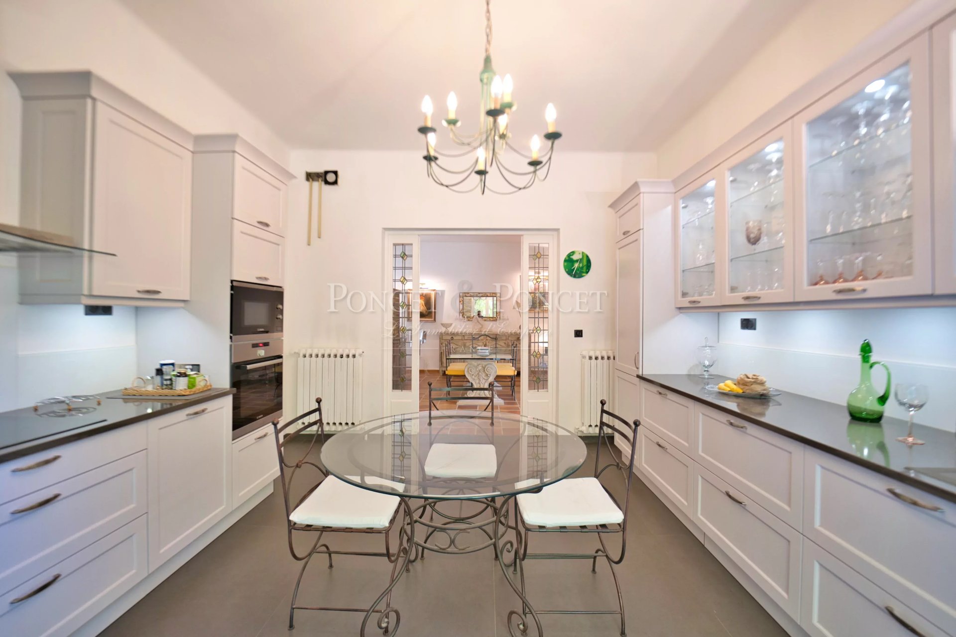 8 Bedroom Villa/Townhouse's Image 11