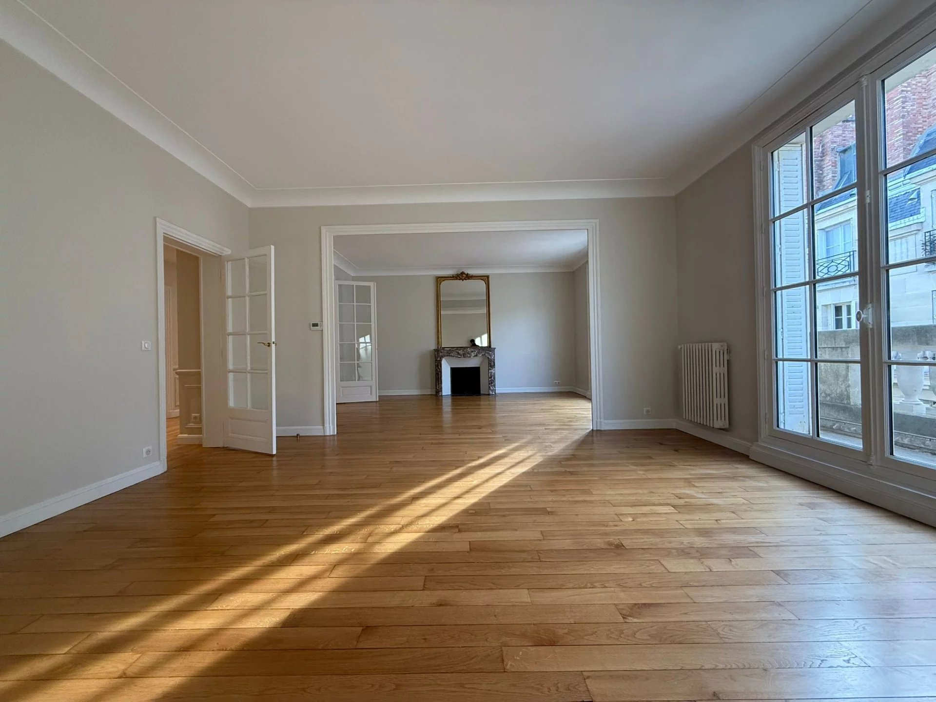 NEUILLY/SEINE - À LOUER VIDE - SUPERBE 5 PIECES DE 182M² - 5E ETAGE - RUE DELANNE PROCHE PONT DE NEUILLY. BAIL CODE CIVIL UNIQUEMENT