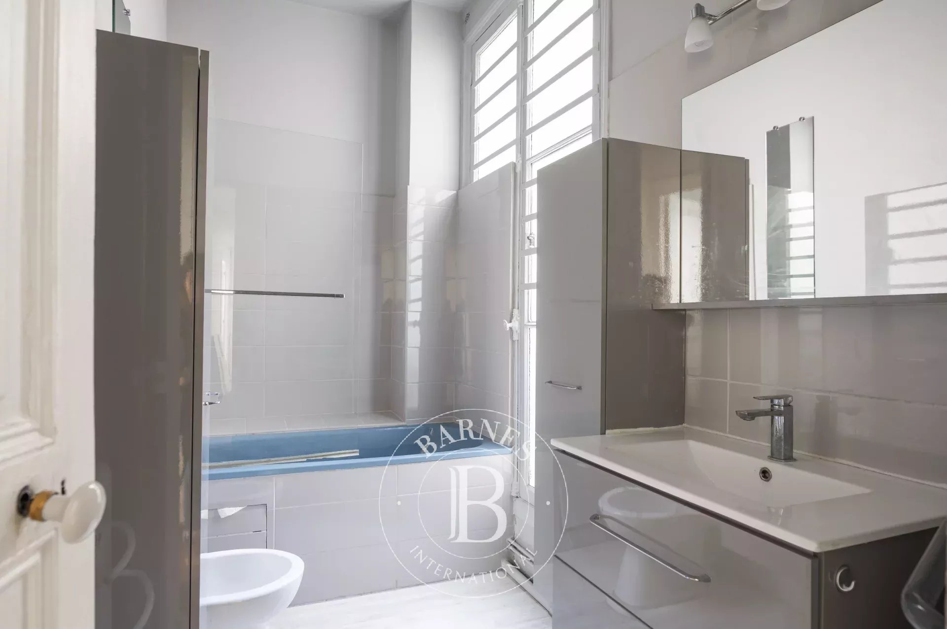 Paris  - Apartment 4 Bedrooms - picture 9