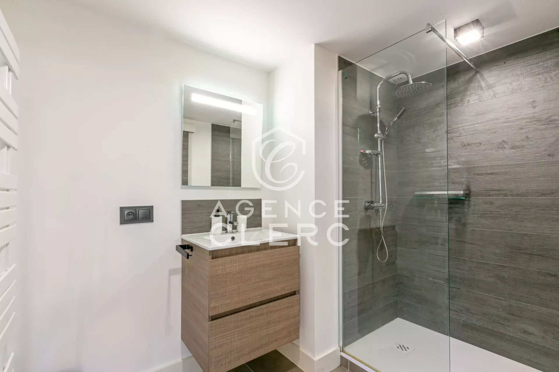 5 Bedroom Villa/Townhouse's Image 33