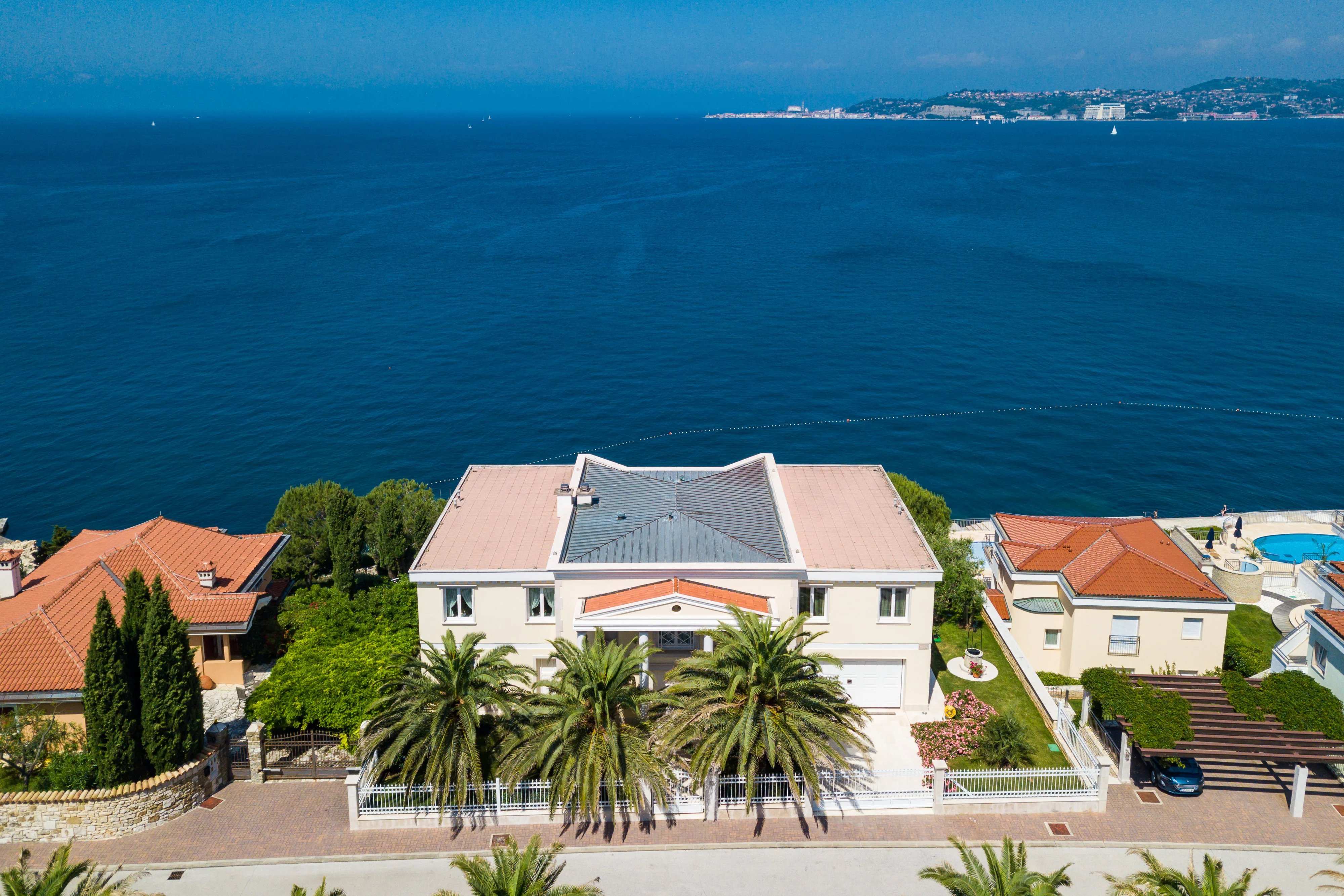 Villa in erster Reihe mit Blick auf das Meer