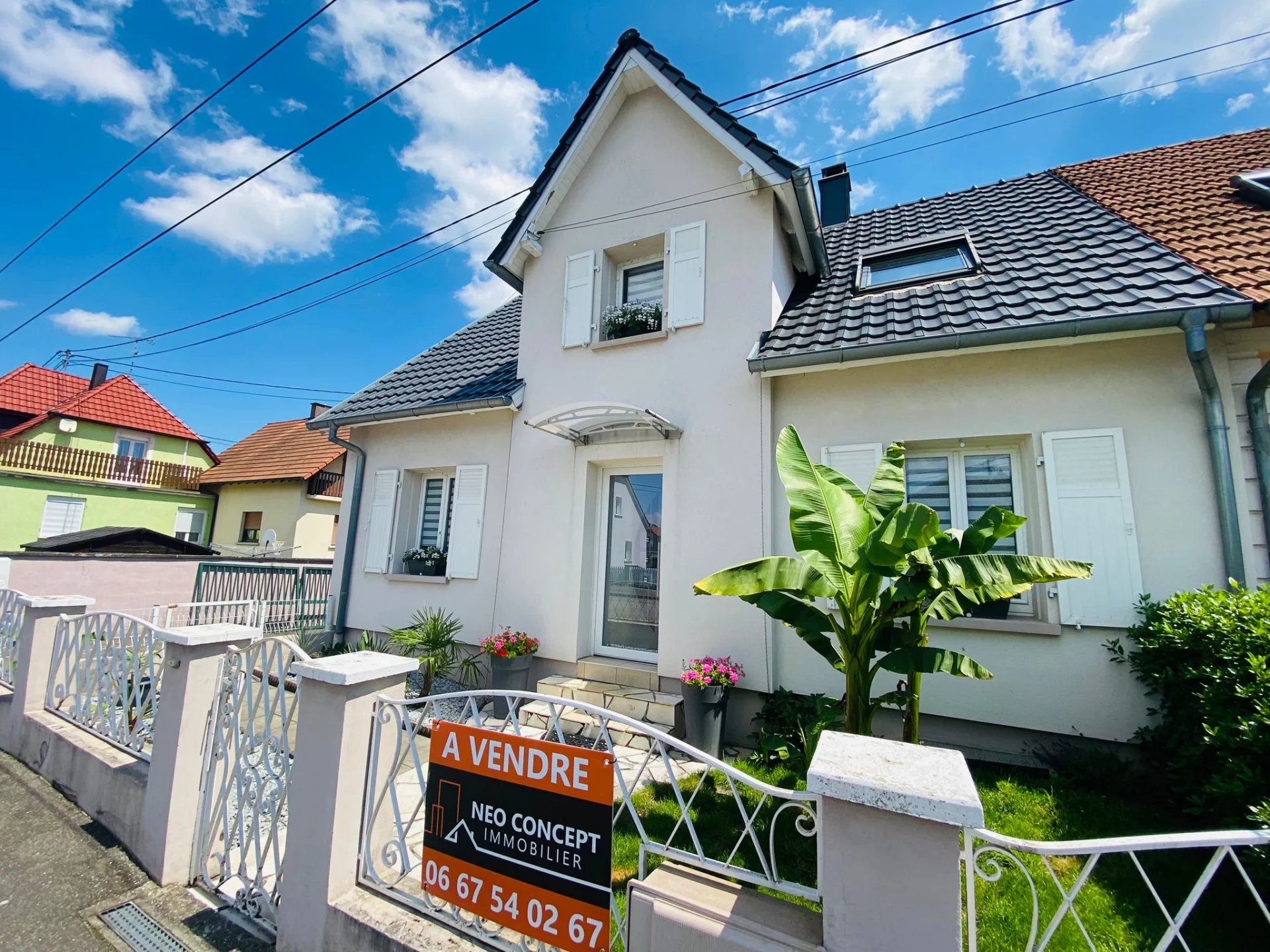 -- Beaux volumes pour cette maison 5 pièces avec dépendance--