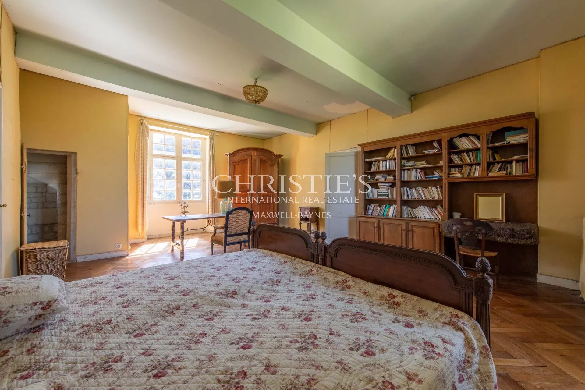 10 Bedroom Chateau's Image 15