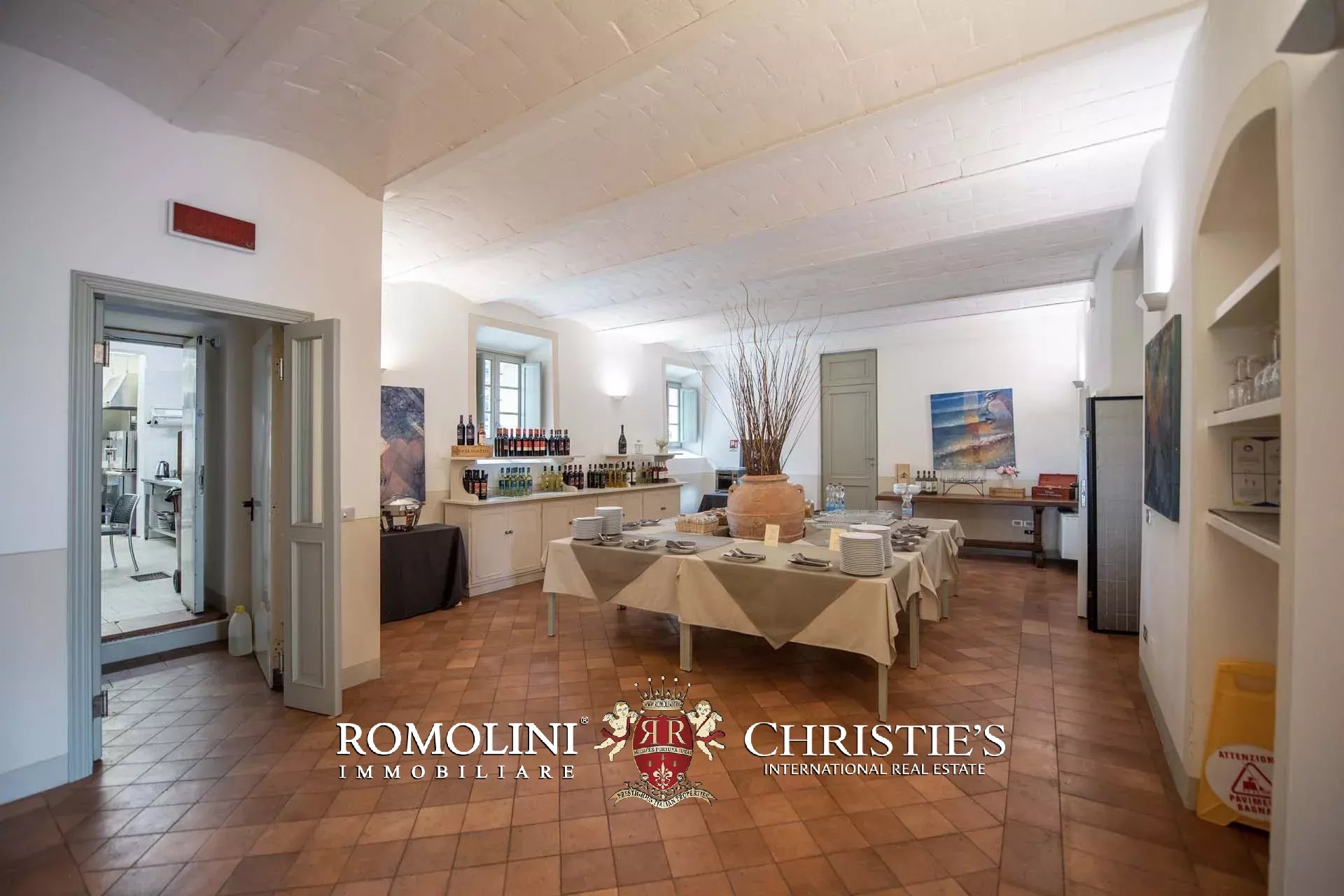 24-KEY BOUTIQUE HOTEL FOR SALE WITH VIEW OF SAN GIMIGNANO'S HISTORIC CENTER
