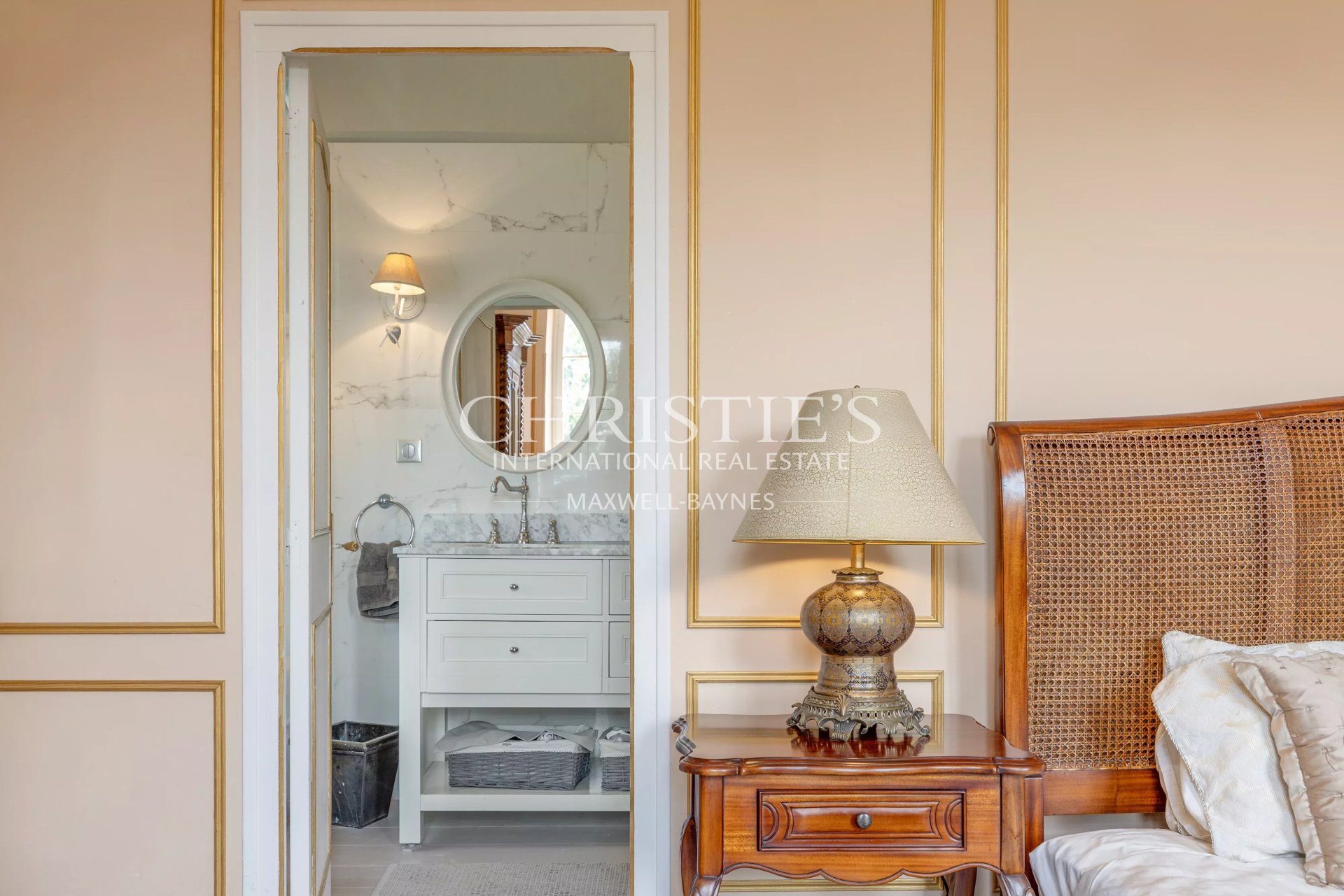 6 Bedroom Villa/Townhouse's Image 8