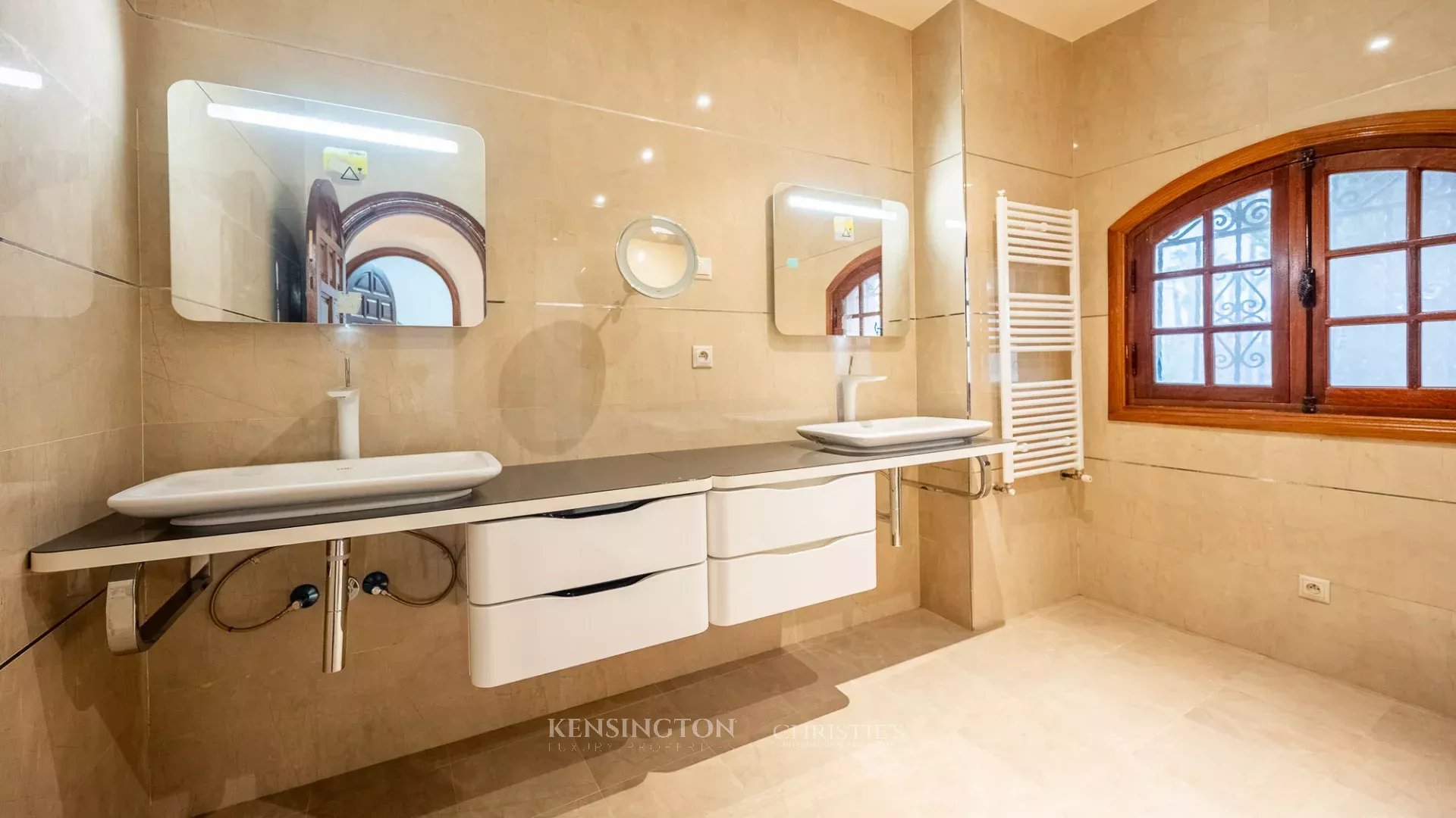 4 Bedroom Villa/Townhouse's Image 28