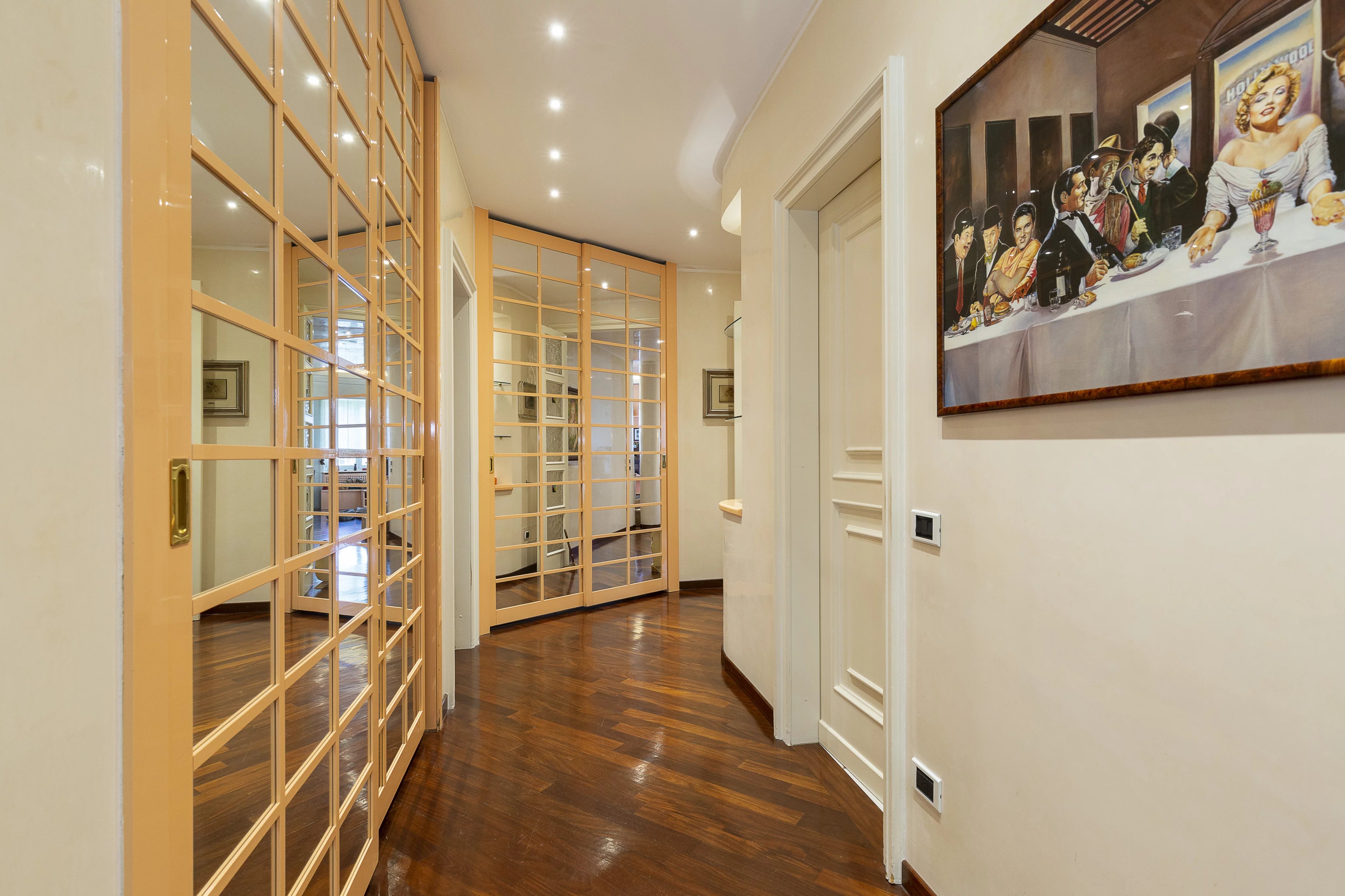 Multi-room apartment in prestigious building, with swimming pool, Lake Como - picture 13 title=