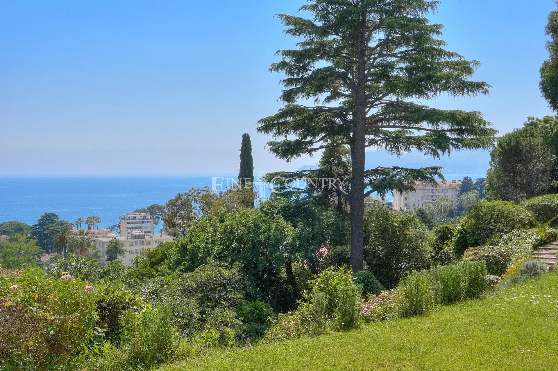 Photo of Apartment for sale in Cannes with Sea Views