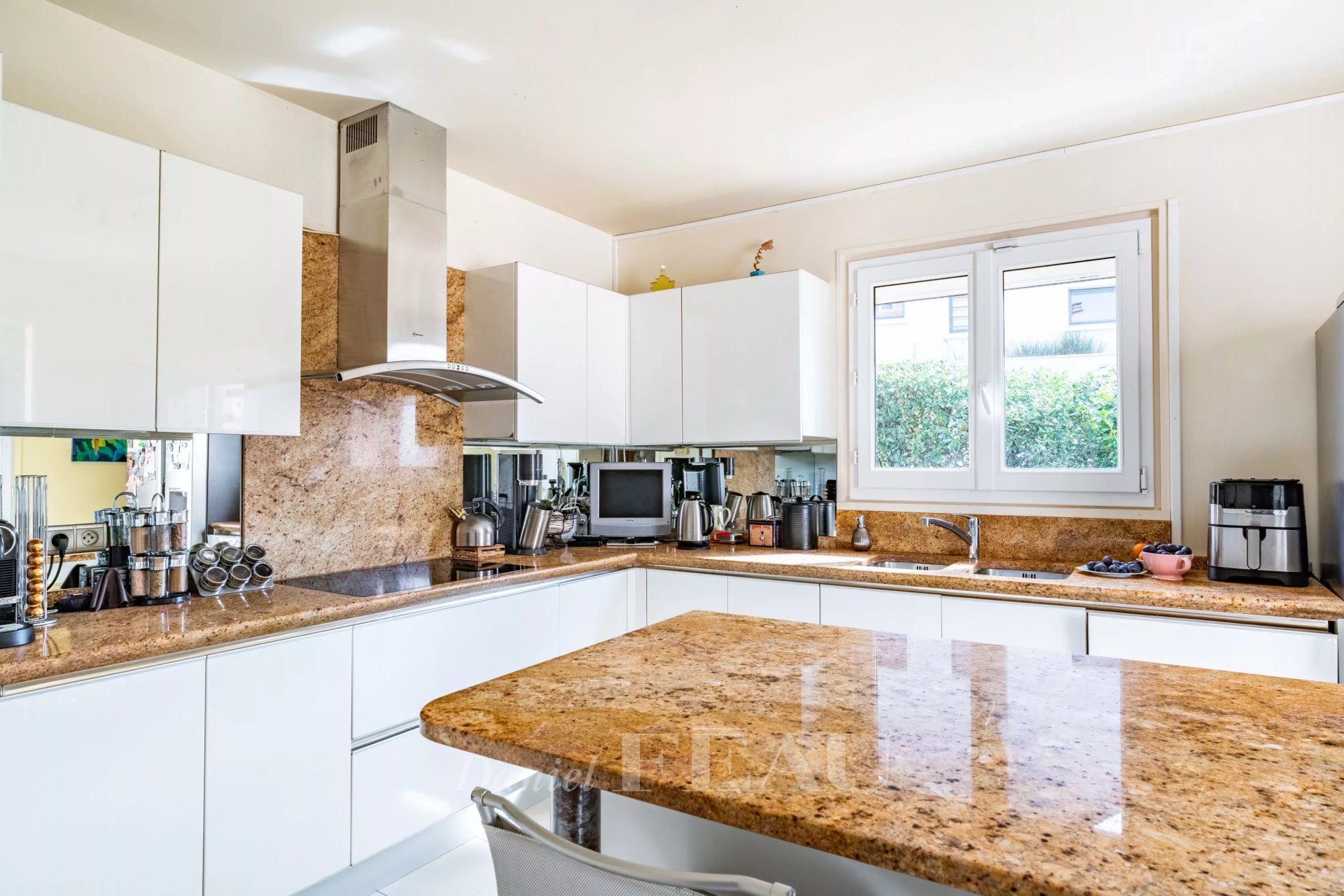 7 Bedroom Villa/Townhouse's Image 4