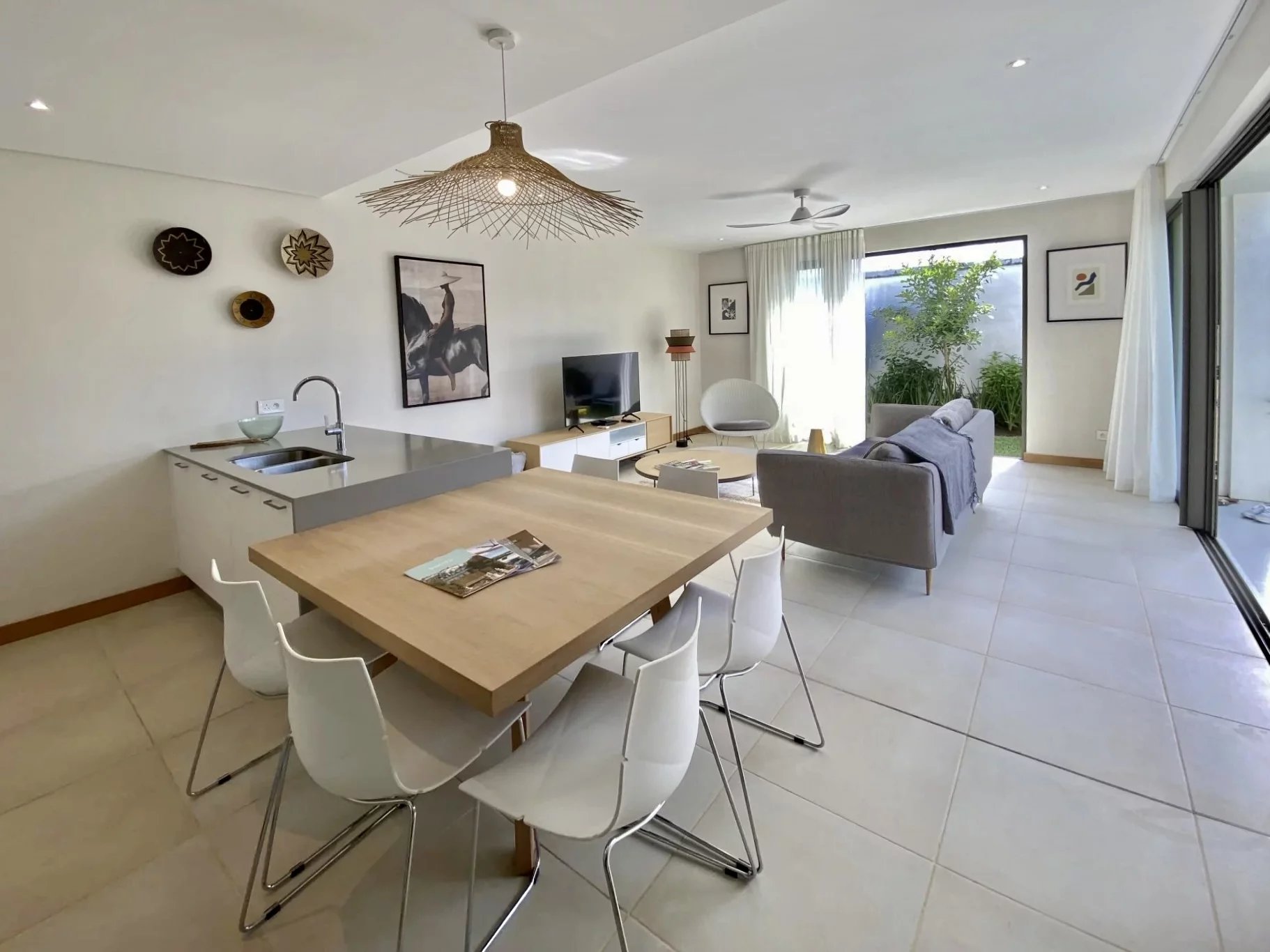 GRAND BAIE – Contemporary new single-storey villa – 3 bedrooms