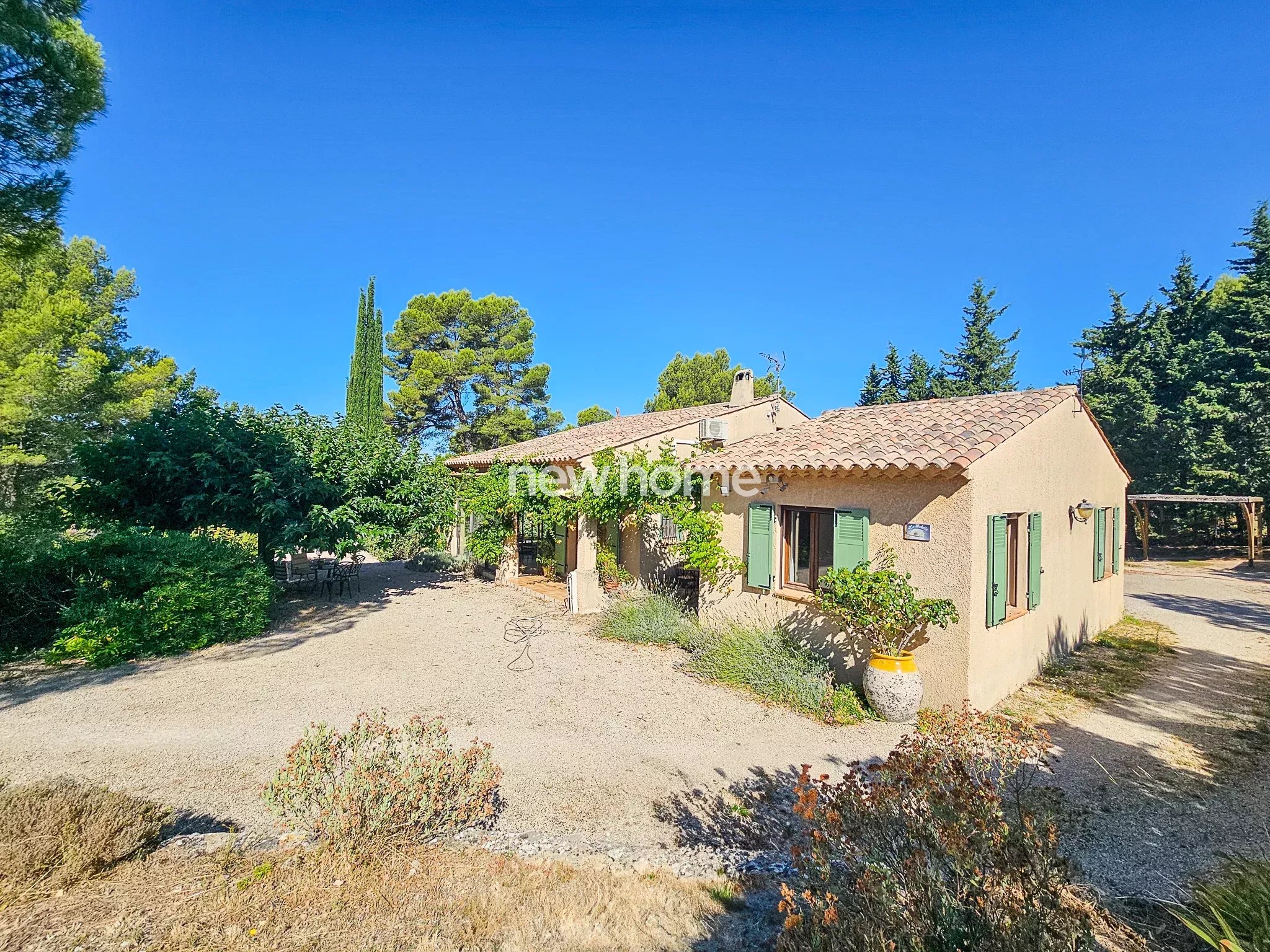 Havre de paix au cur de la nature avec vaste terrain arboré