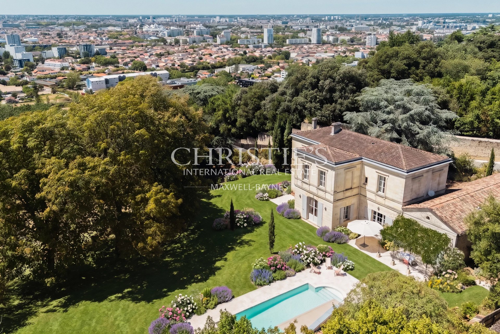 6 Bedroom Villa/Townhouse's Image 4