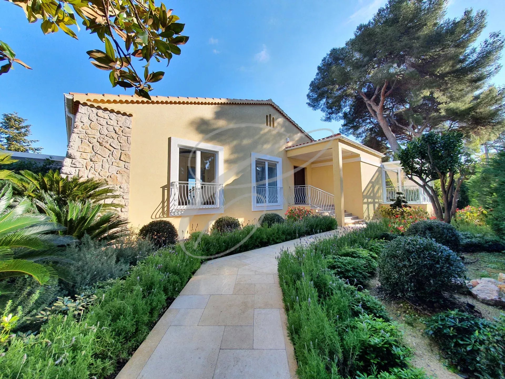 EXCLUSIVE CAP MARTIN - NEW VILLA