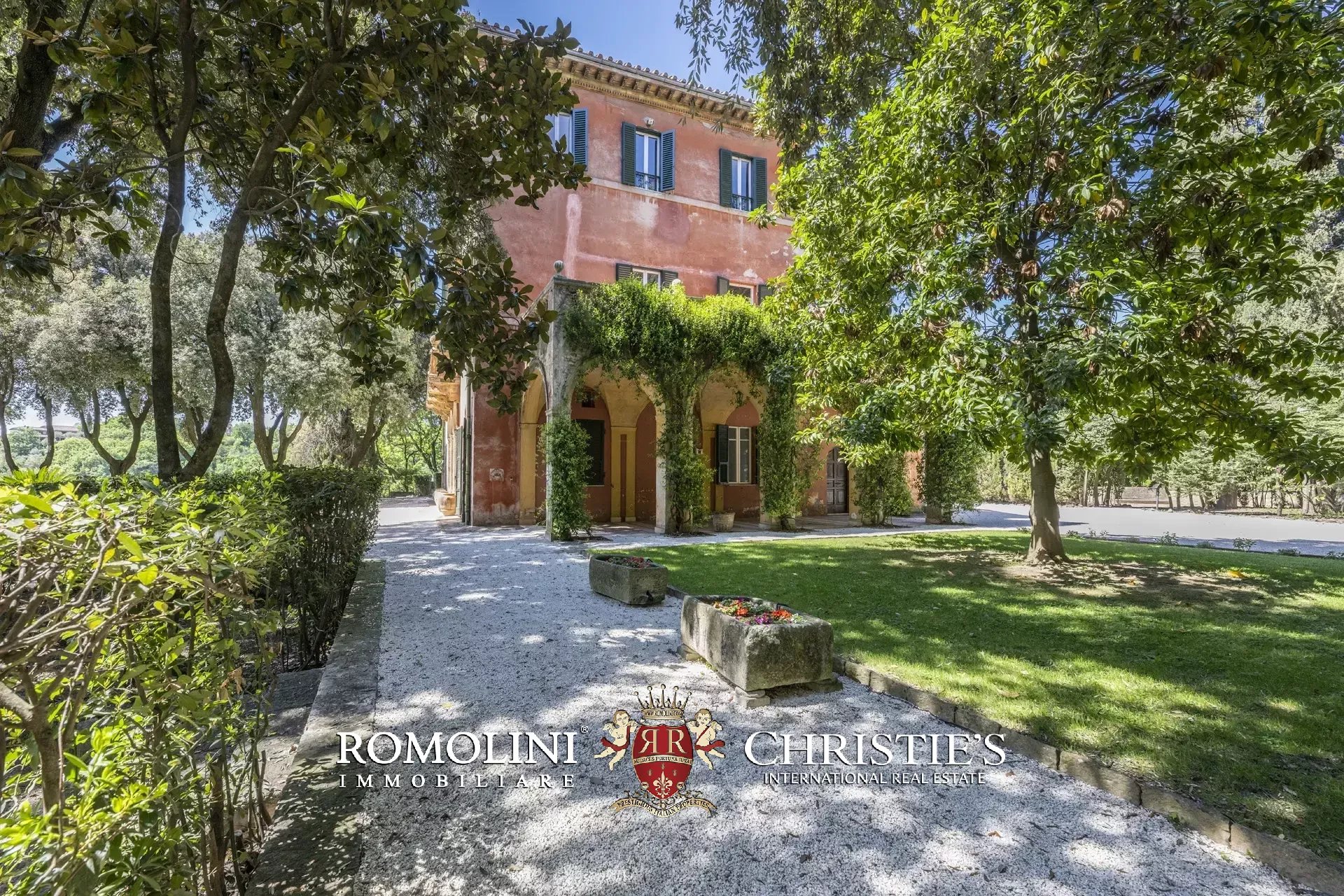 8 Bedroom Villa/Townhouse's Image 26